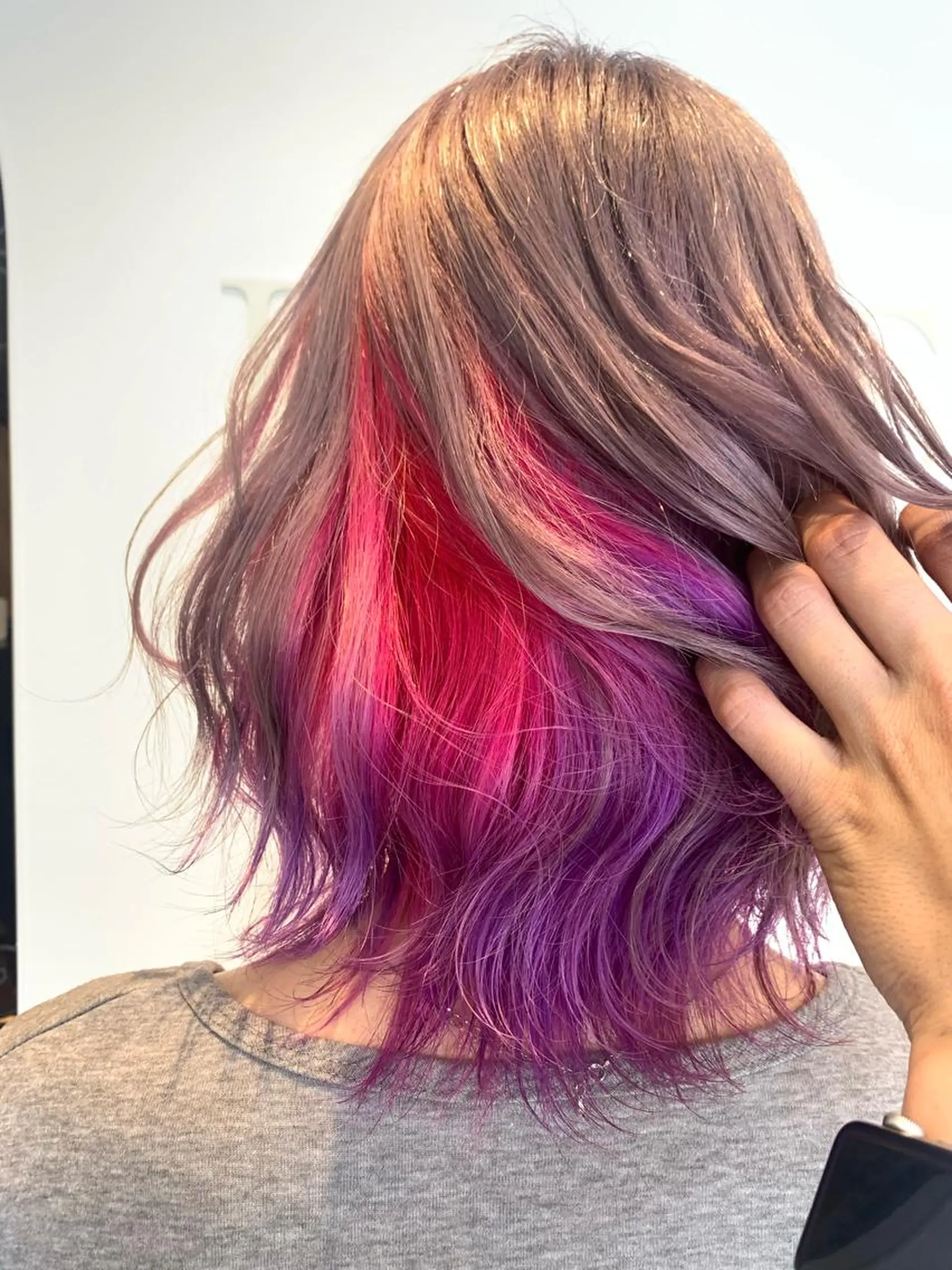 ミディアム 倉林隆一🐈 ダブルカラー/艶髪のヘアスタイル