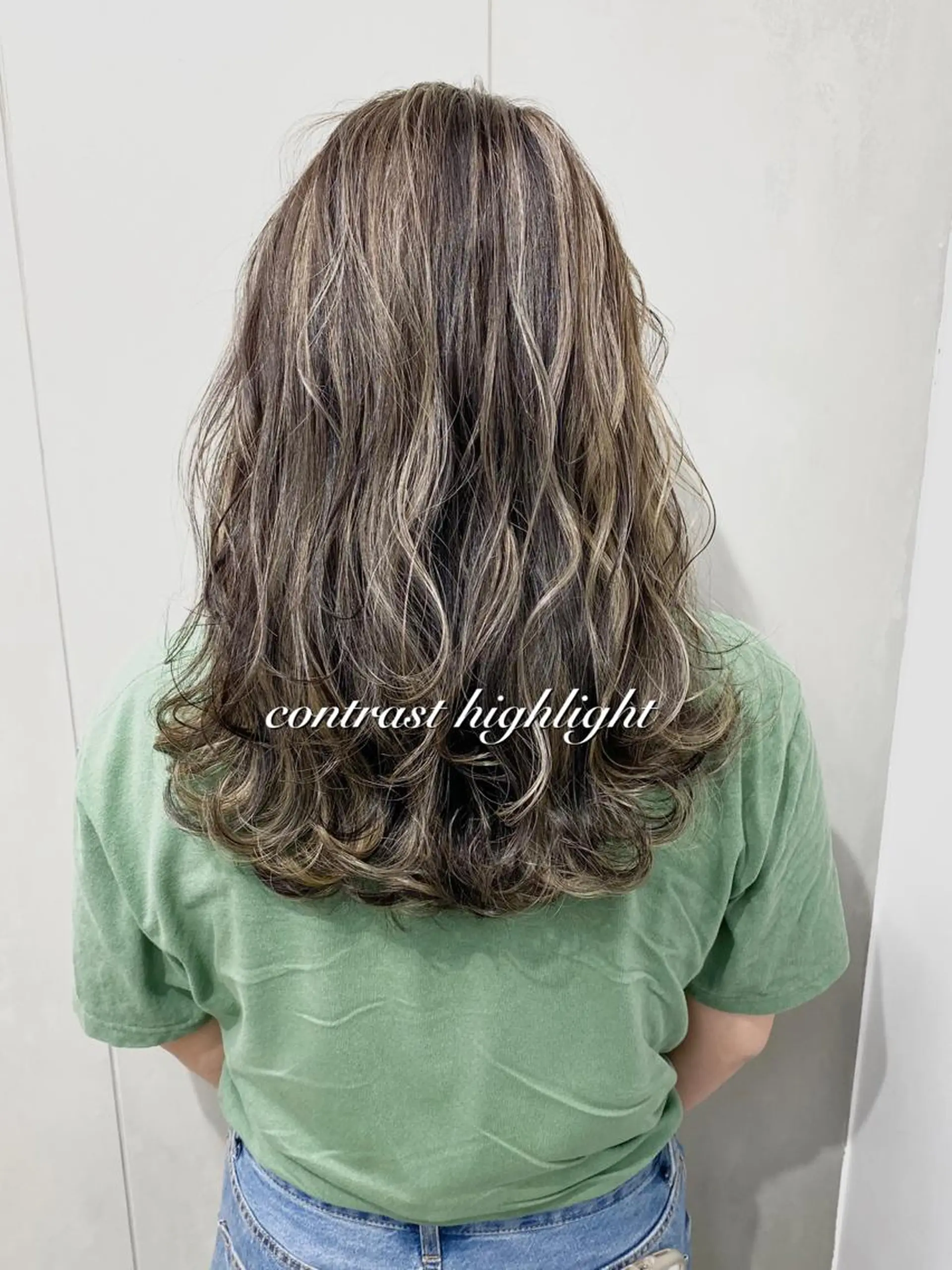 セミロング カラー ハイライトカラー ハイトーンカラー インナーカラー ハイライト 学生 ヘアカラー 透明感カラー YOSHIMURA★のヘアスタイル