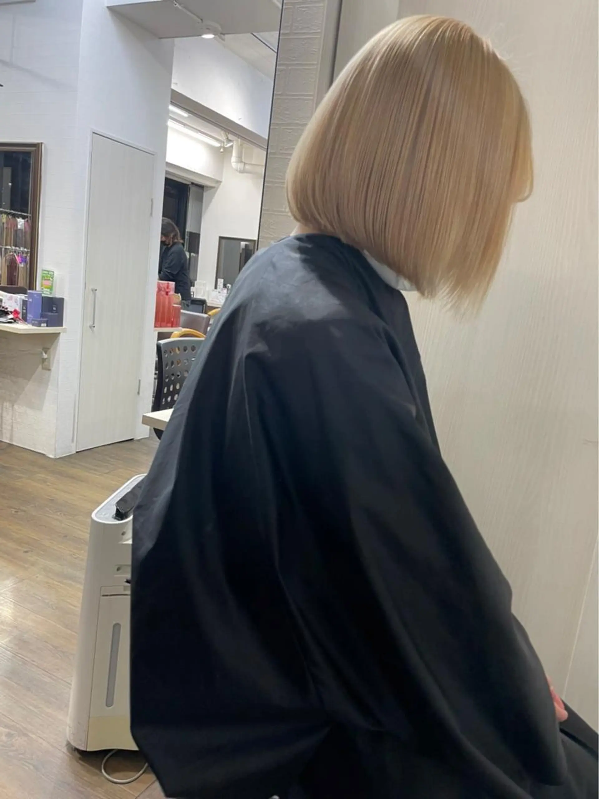 ショート カラー 田子🦋ハイトーン 🫐耳つぼジュエリーのヘアスタイル