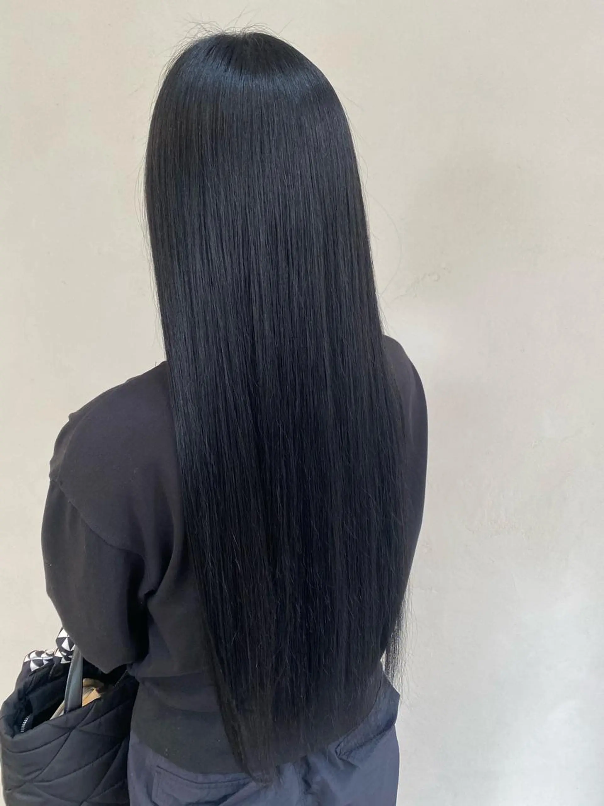ロング カラー 黒髪 ヘアカラー トリートメント 前田 美桜のヘアスタイル