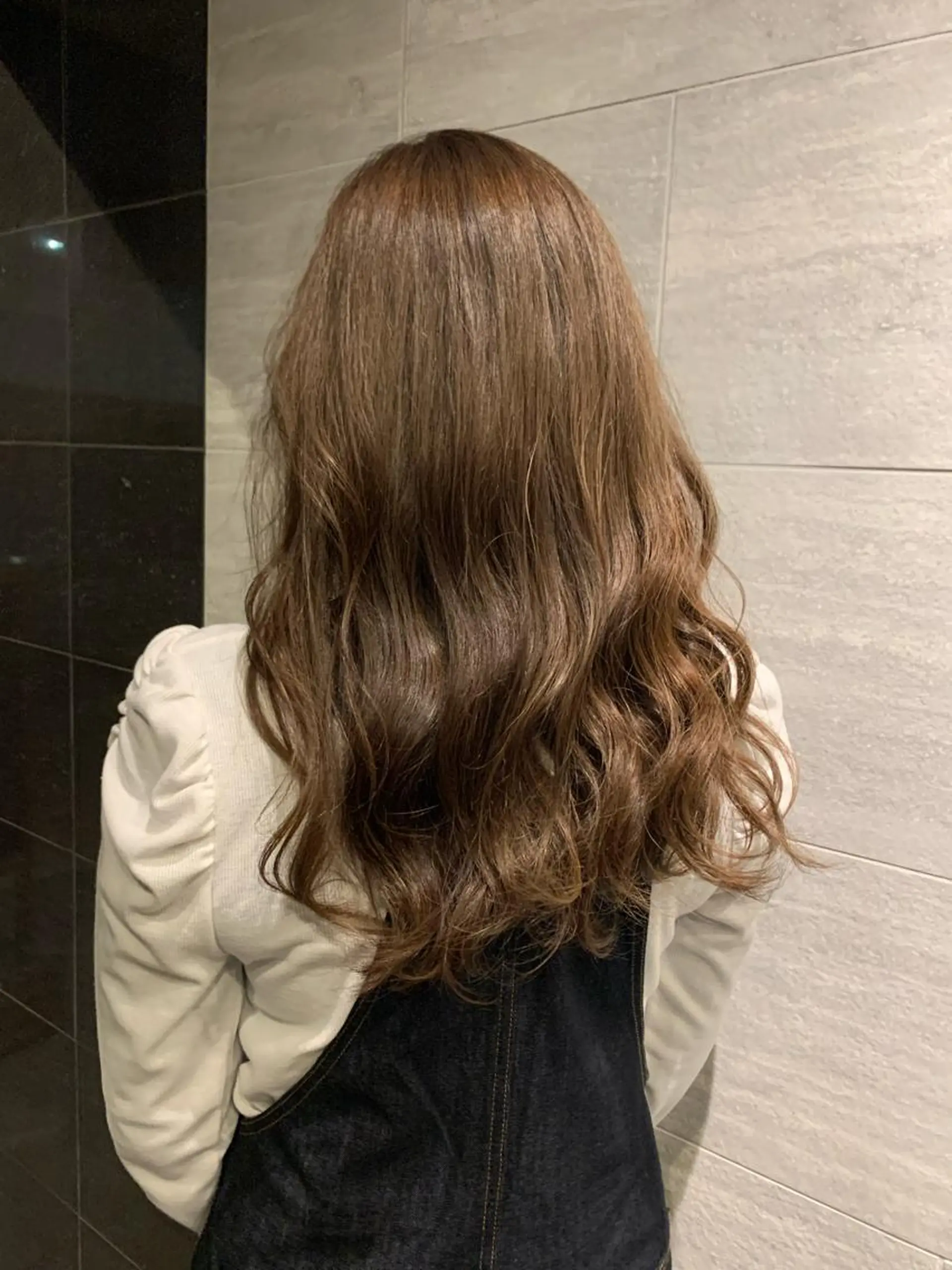 セミロング ヘアカラー B.sun所属・鈴木 りなのヘアスタイル