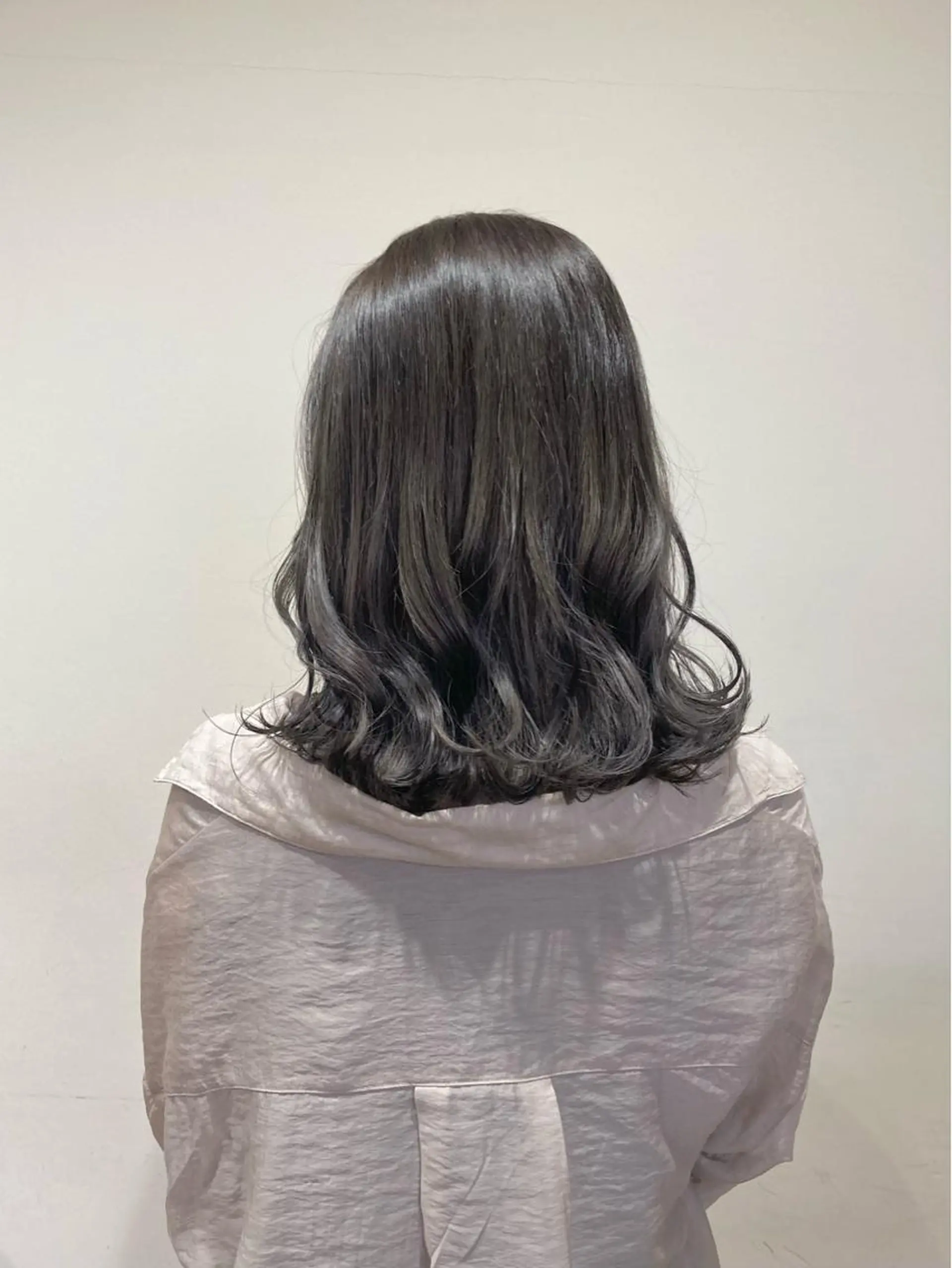 ミディアム カット ヘアカラー トリートメント 梅山 美侑のヘアスタイル