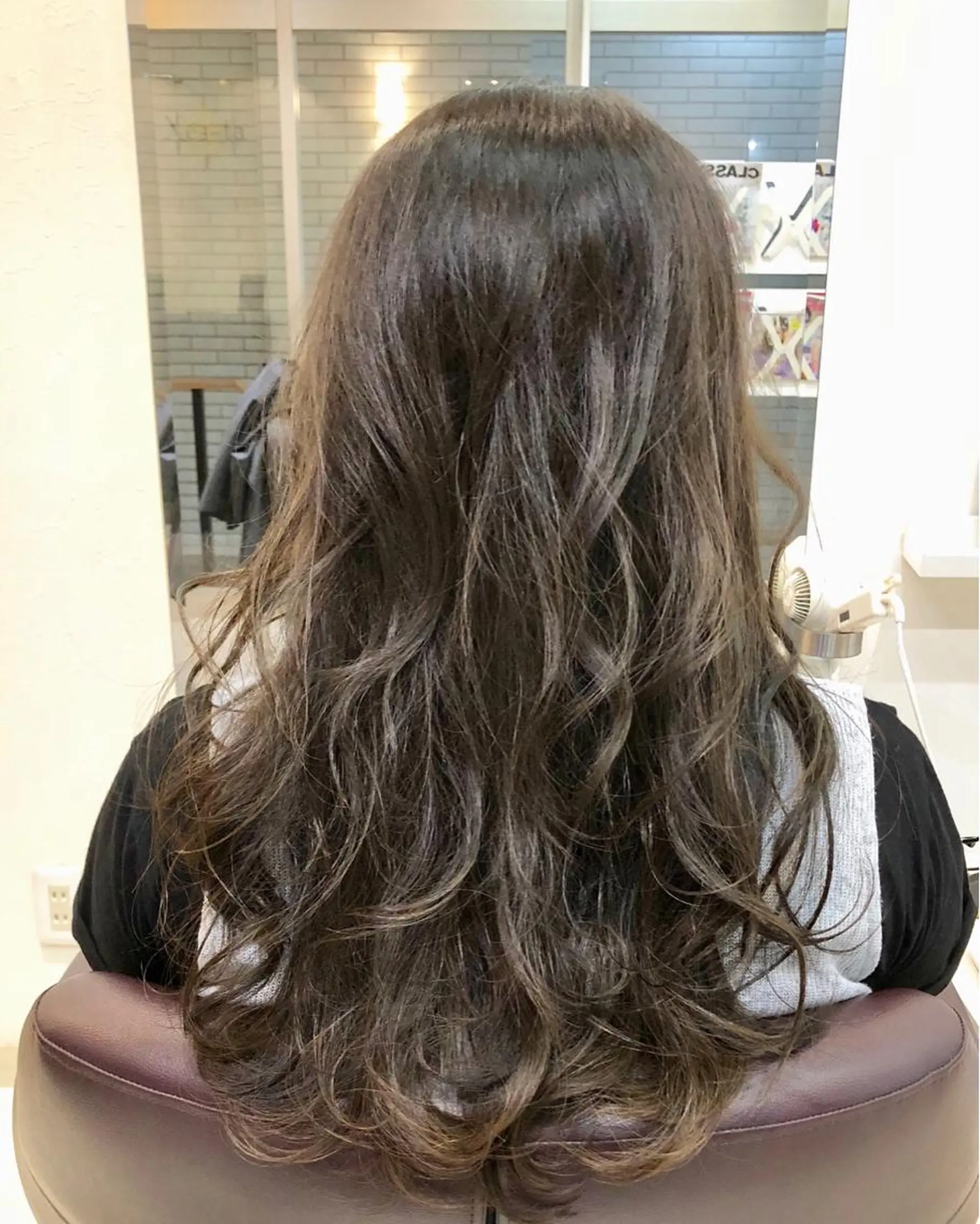 ロング カラー アッシュ グレージュ ハイライトカラー ハイライト カット ヘアカラー トリートメント XES-TA所属・中村 よしひでのヘアスタイル