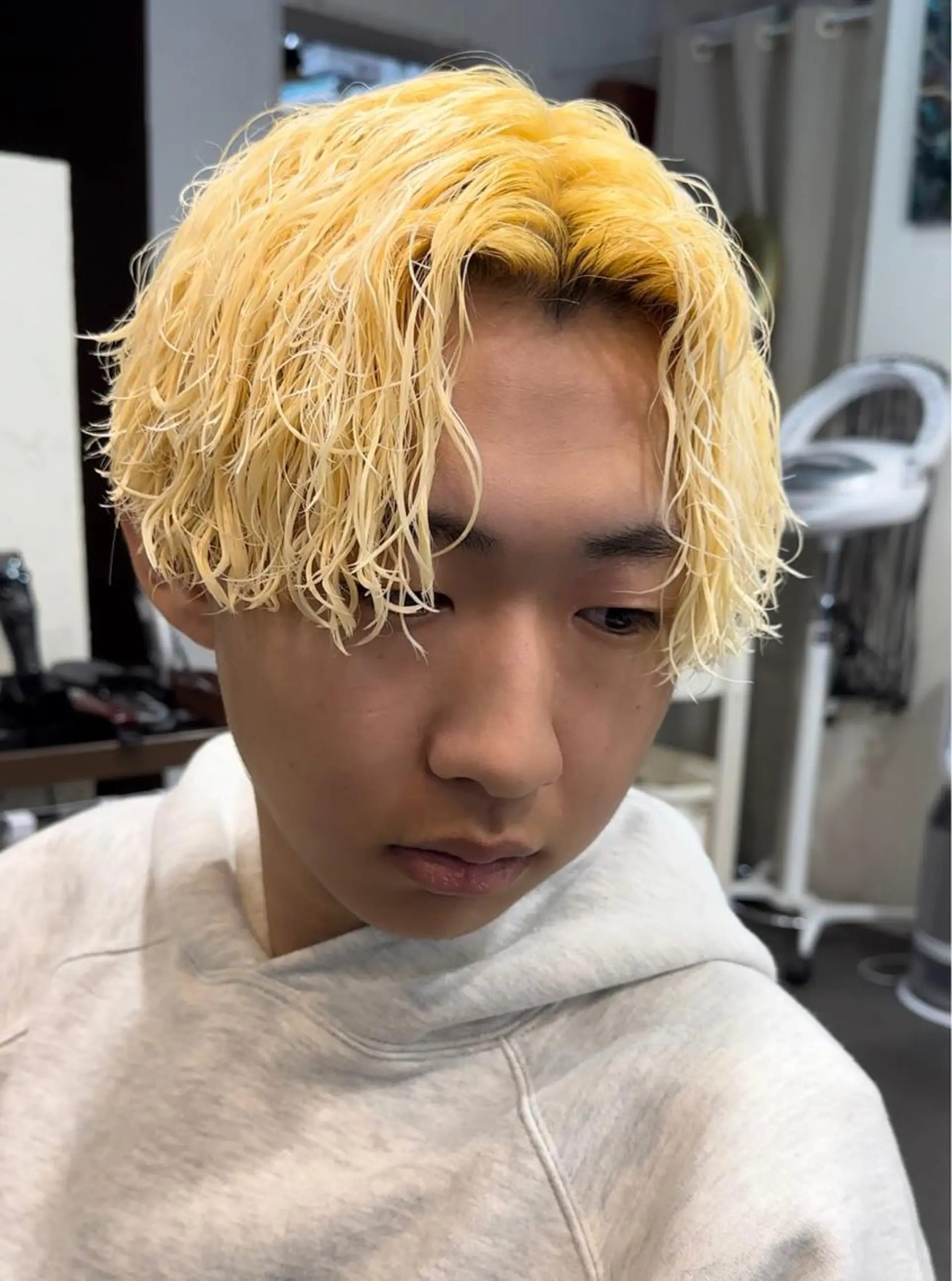 カラー パーマ メンズ メンズブリーチ センターパート フェードカット マッシュ メンズパーマ カット ヘアカラー 年間2000名担当◎ パーマ職人/仲原佑樹のヘアスタイル