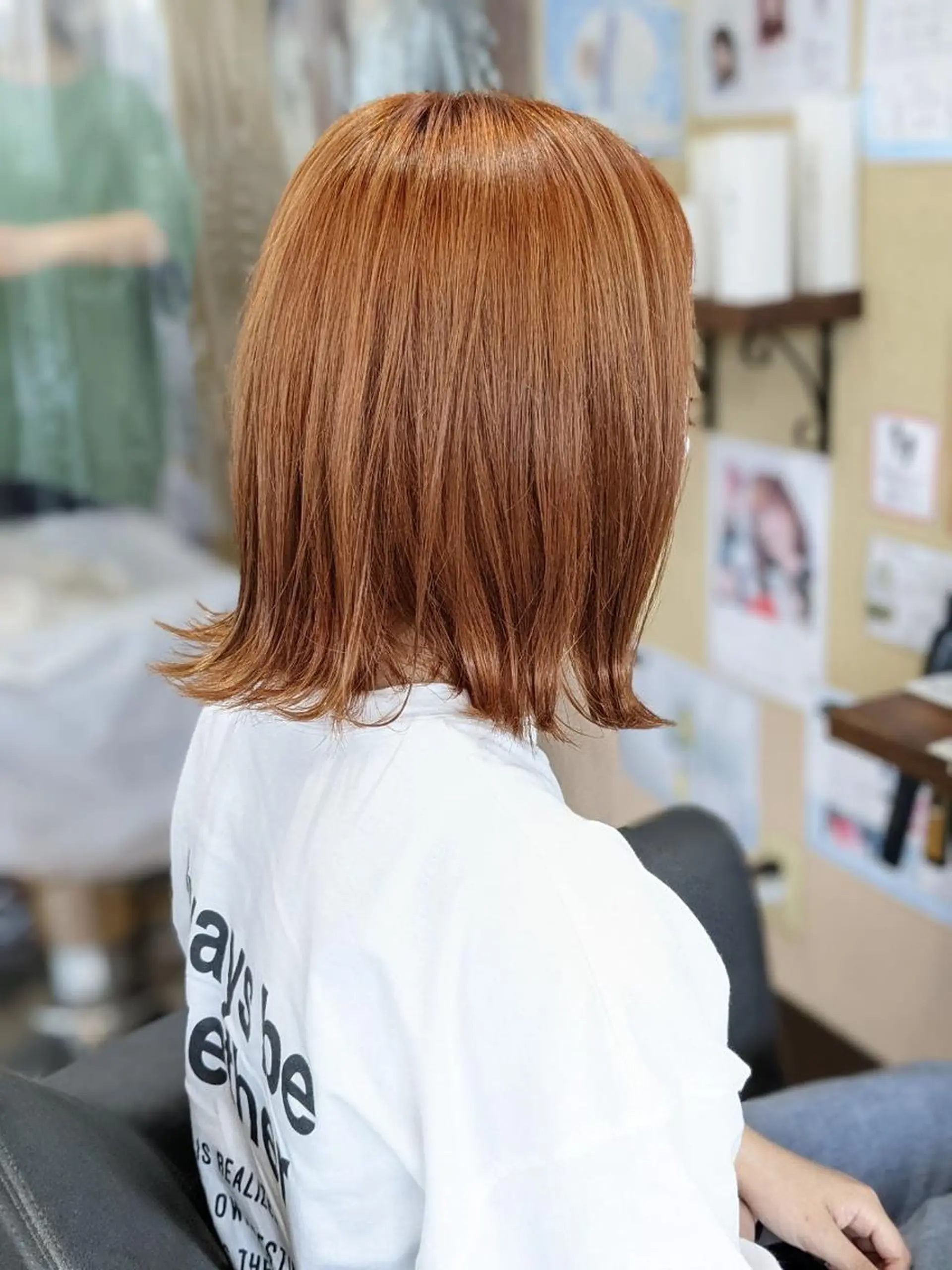 ミディアム パピヨンロゼ デザインカラーのヘアスタイル