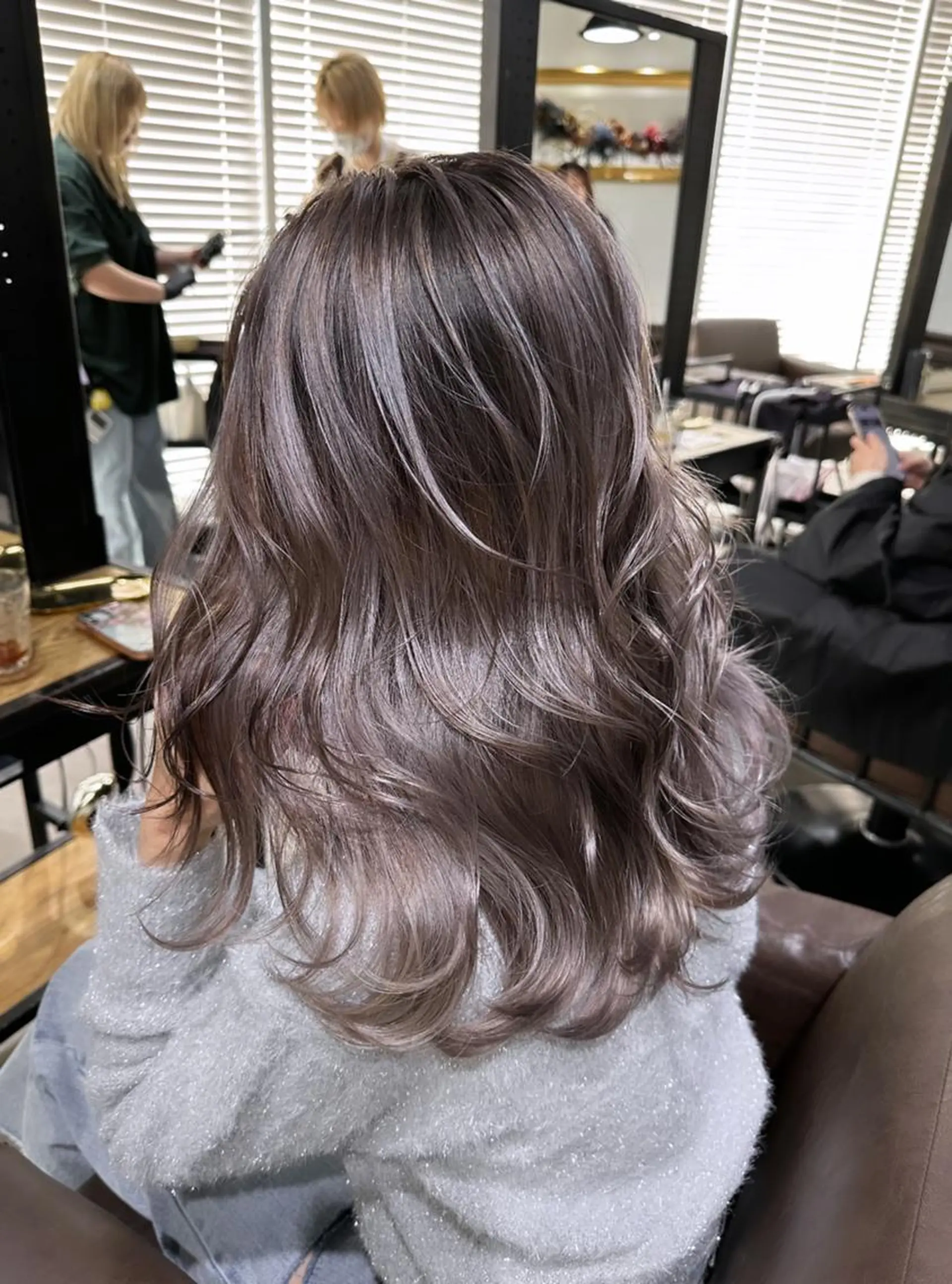 ミディアム レイヤーカット 山影✨バレイヤージュ ハイライト✨メンズ◎のヘアスタイル