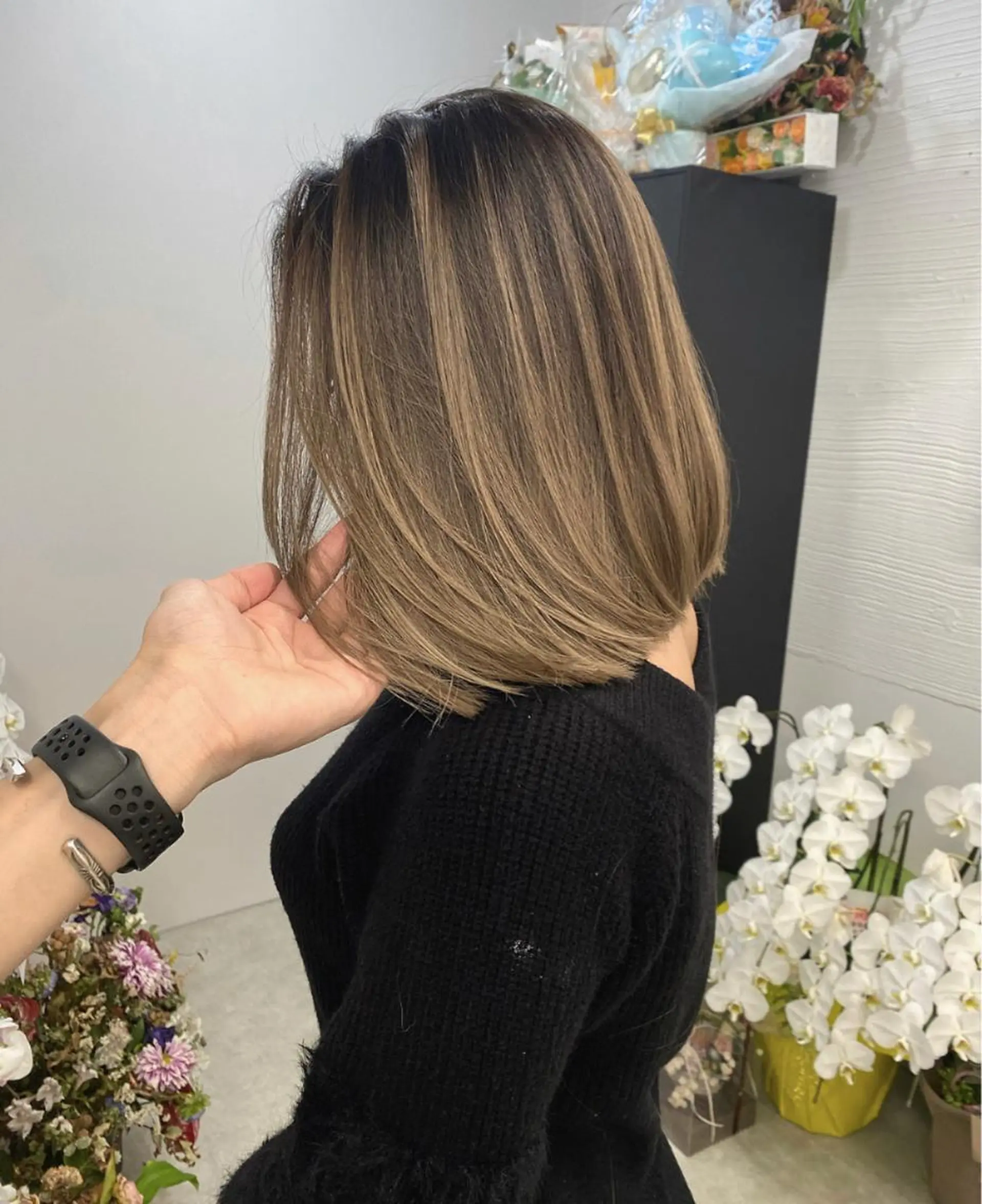 ミディアム カラー パーマ ヘアアレンジ メンズ キッズ ネイル マツエク・マツパ カット ヘアカラー ハイライト、レイヤー カット/西梅田/中西のヘアスタイル