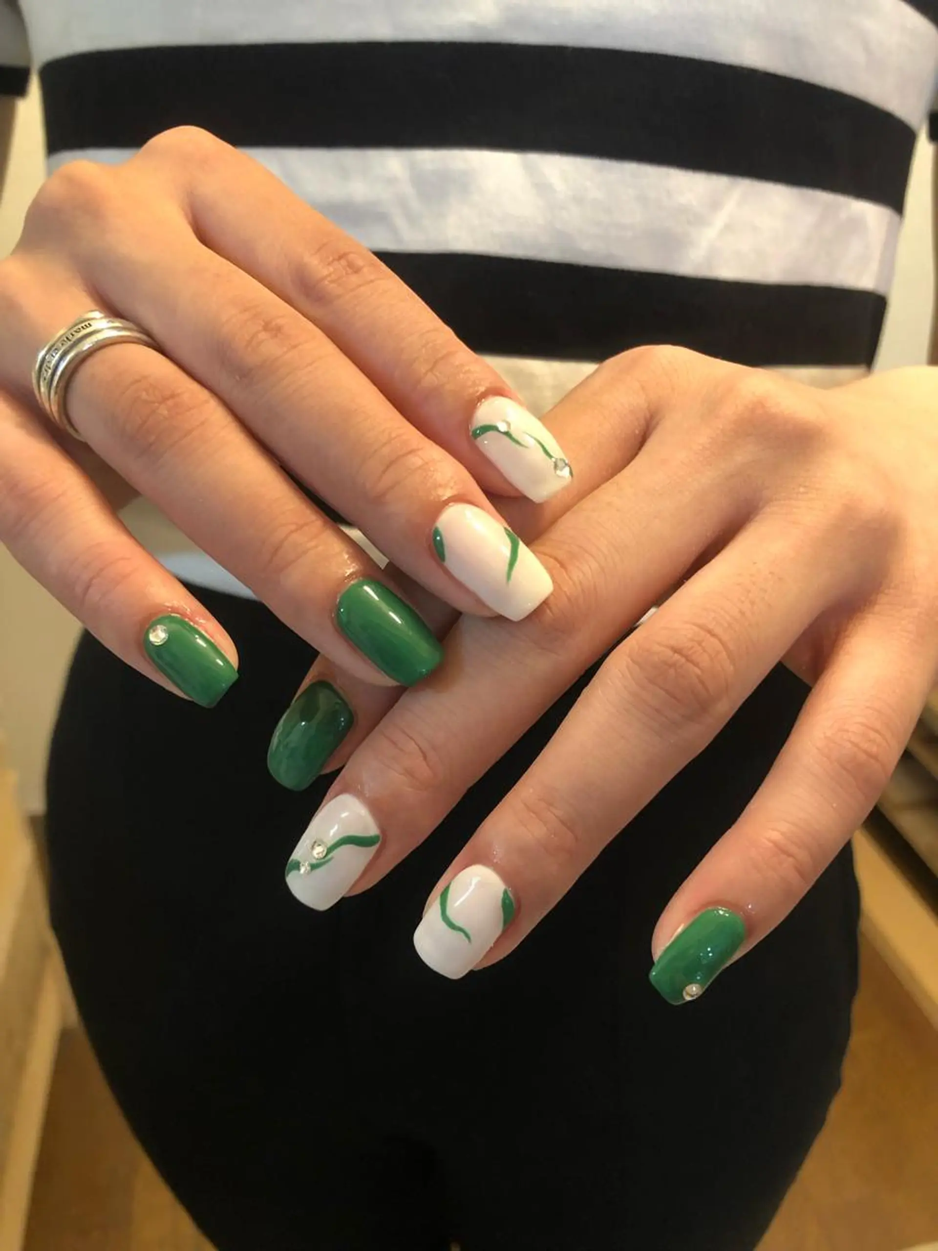 ネイル ハンドネイル フットネイル ハンドケア Nes.Nail所属・Miyagi Asamiのネイルデザイン