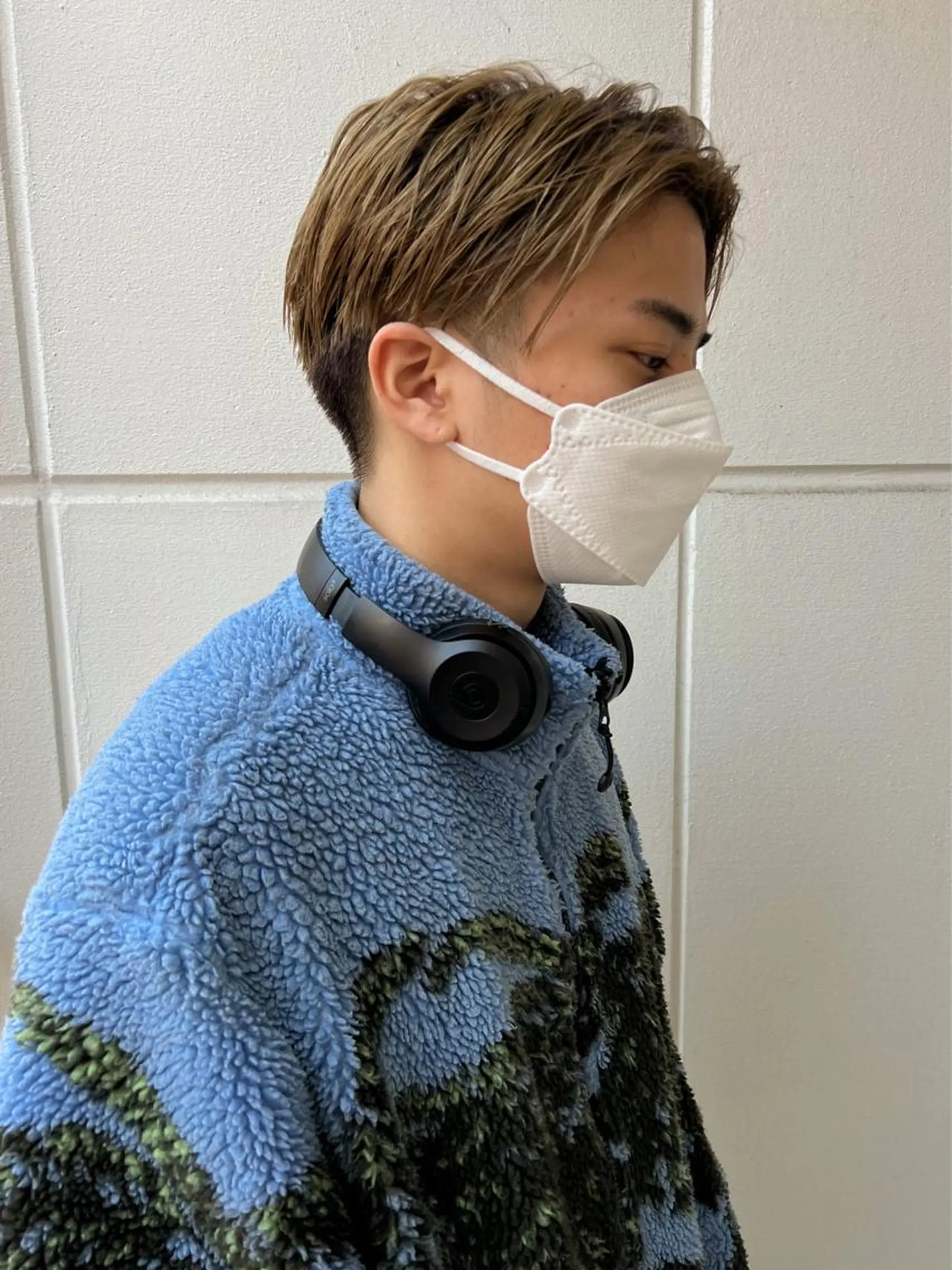 カラー メンズ メンズブリーチ センターパート ブリーチ カット ヘアカラー a moment(モーメント)所属・蔵前 デザインカット KOBAYASHIのヘアスタイル