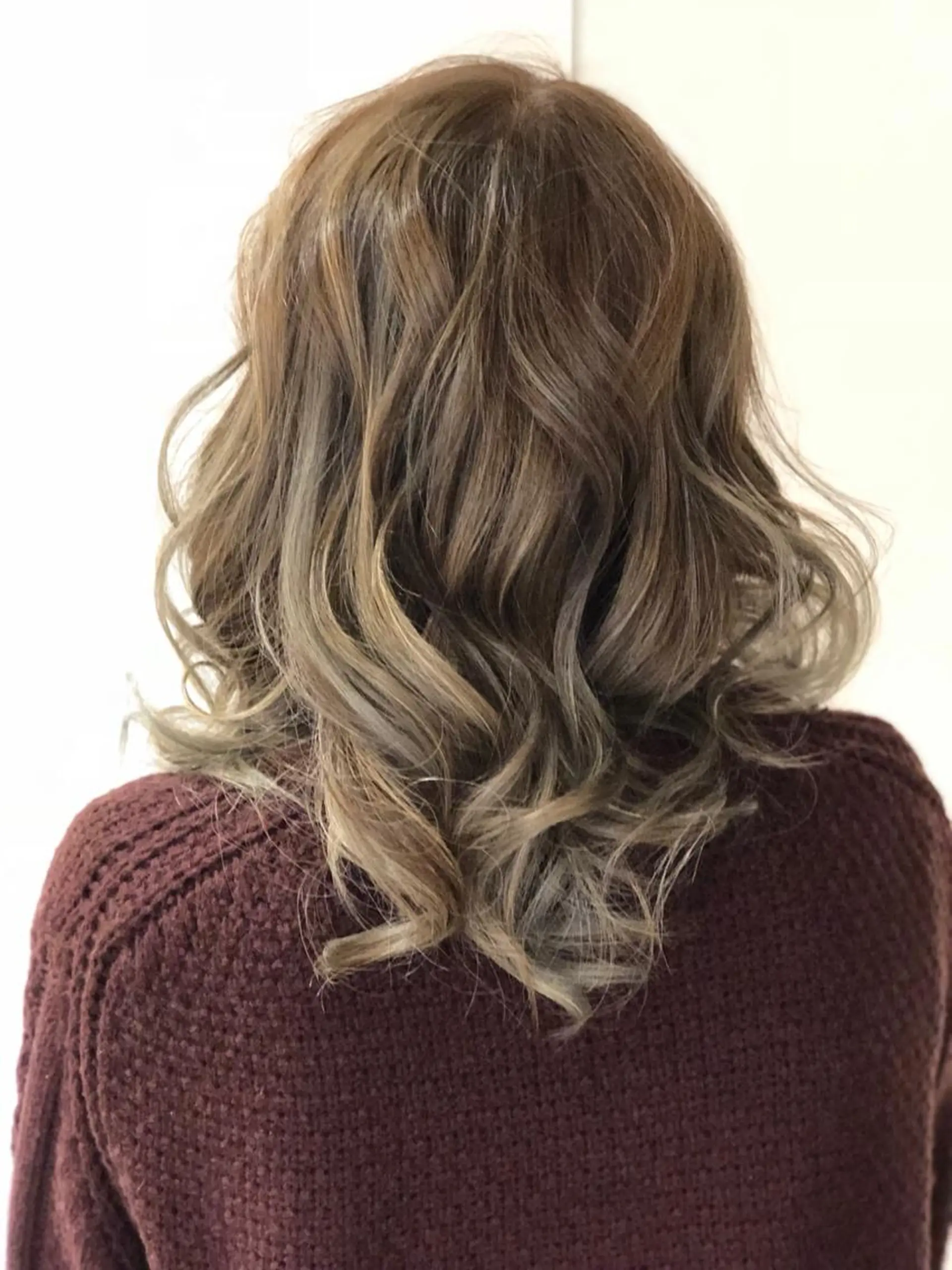 セミロング カラー イルミナカラー エフェクトブリーチ エクステhiroのヘアスタイル