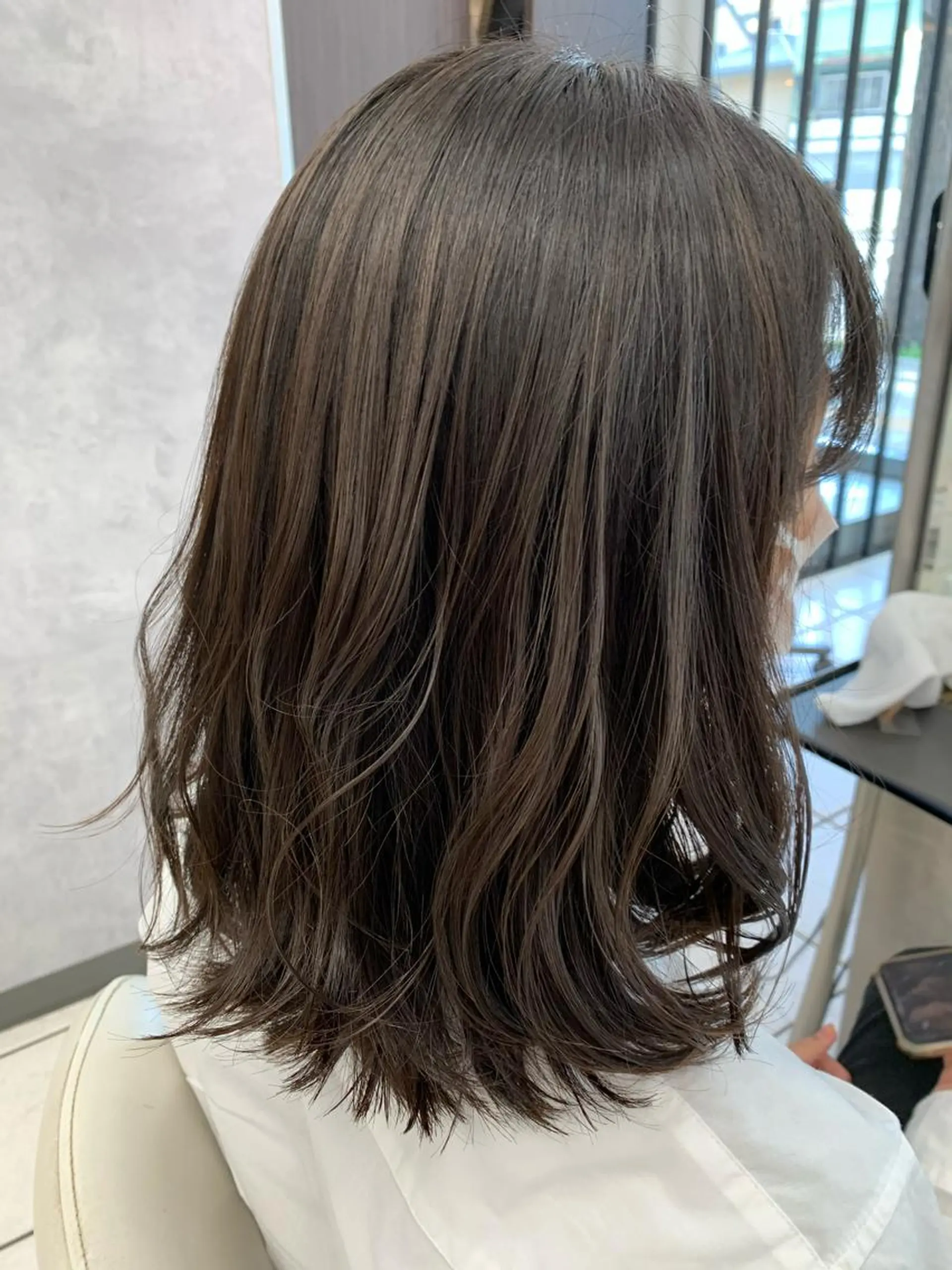 ミディアム パーマ アートディレクター 尾内 友美のヘアスタイル