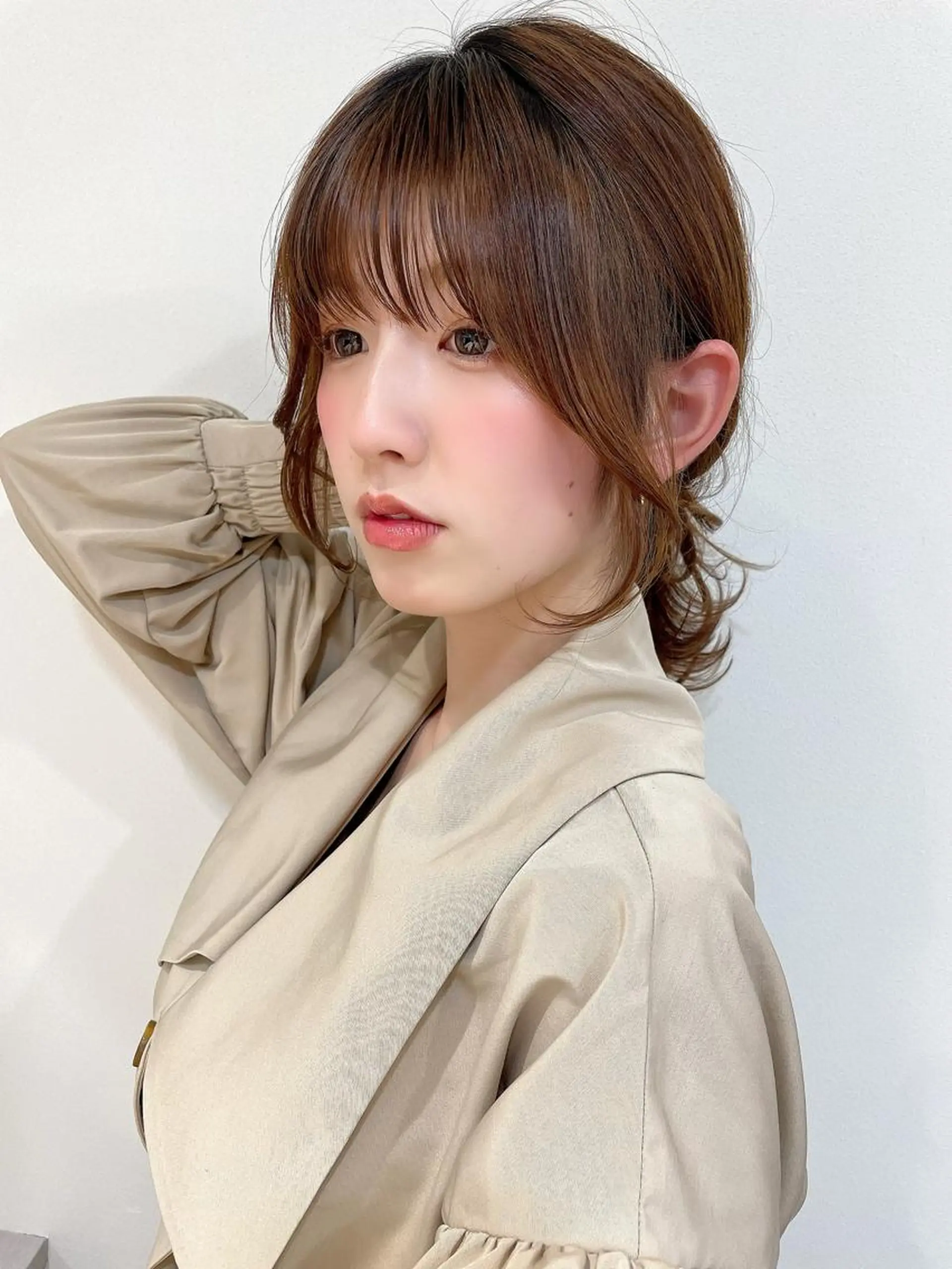 セミロング カラー ベージュカラー 黒髪 ブリーチ ブルーカラー ブルーブラック ブリーチなしカラー 特化　　kaiのヘアスタイル