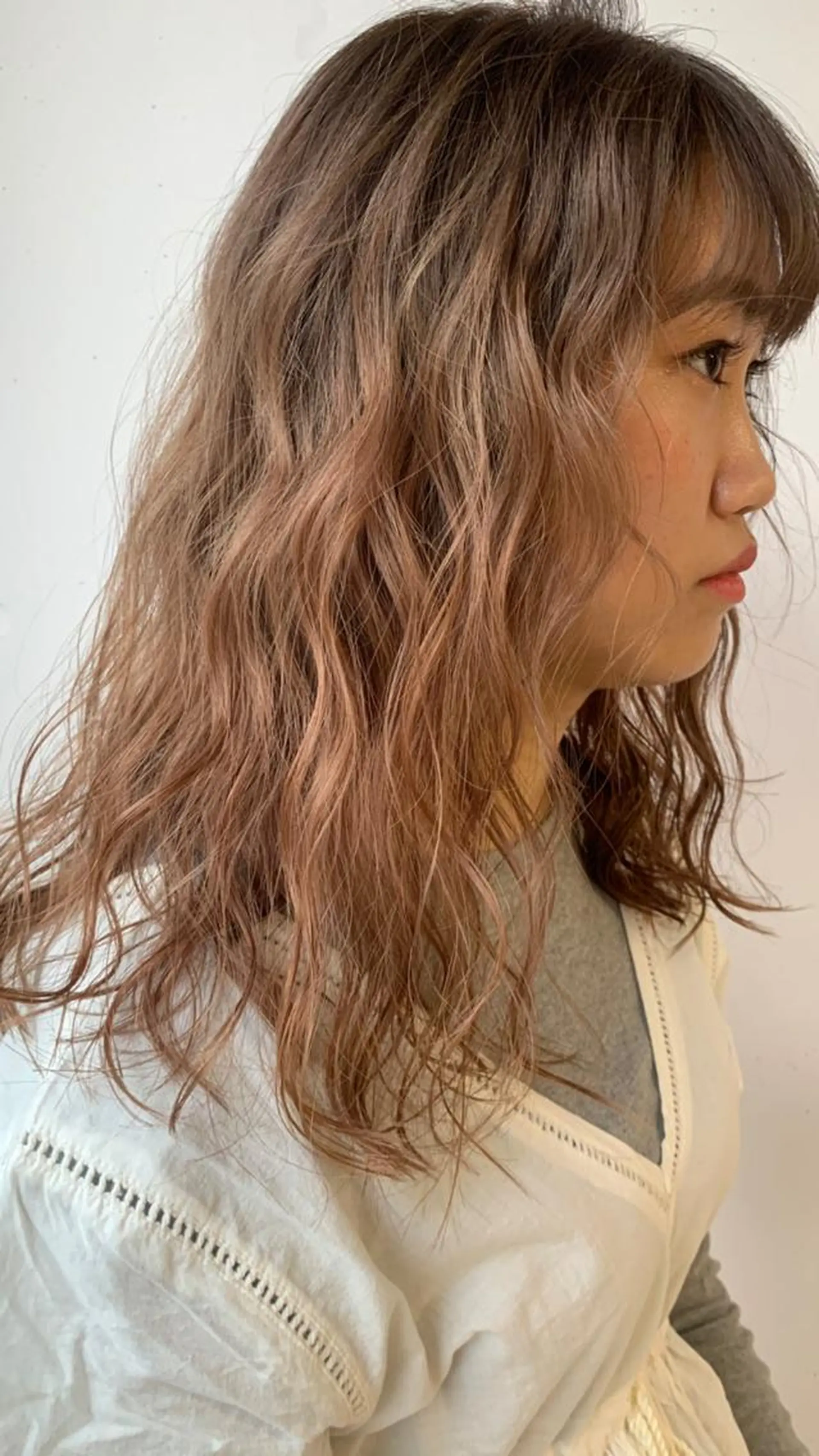 セミロング カラー ベージュカラー ブリーチ ピンクカラー ピンクベージュ Aust hair Stella新宿所属・Yuki☺︎パーマ レイヤーカットウルフのヘアスタイル