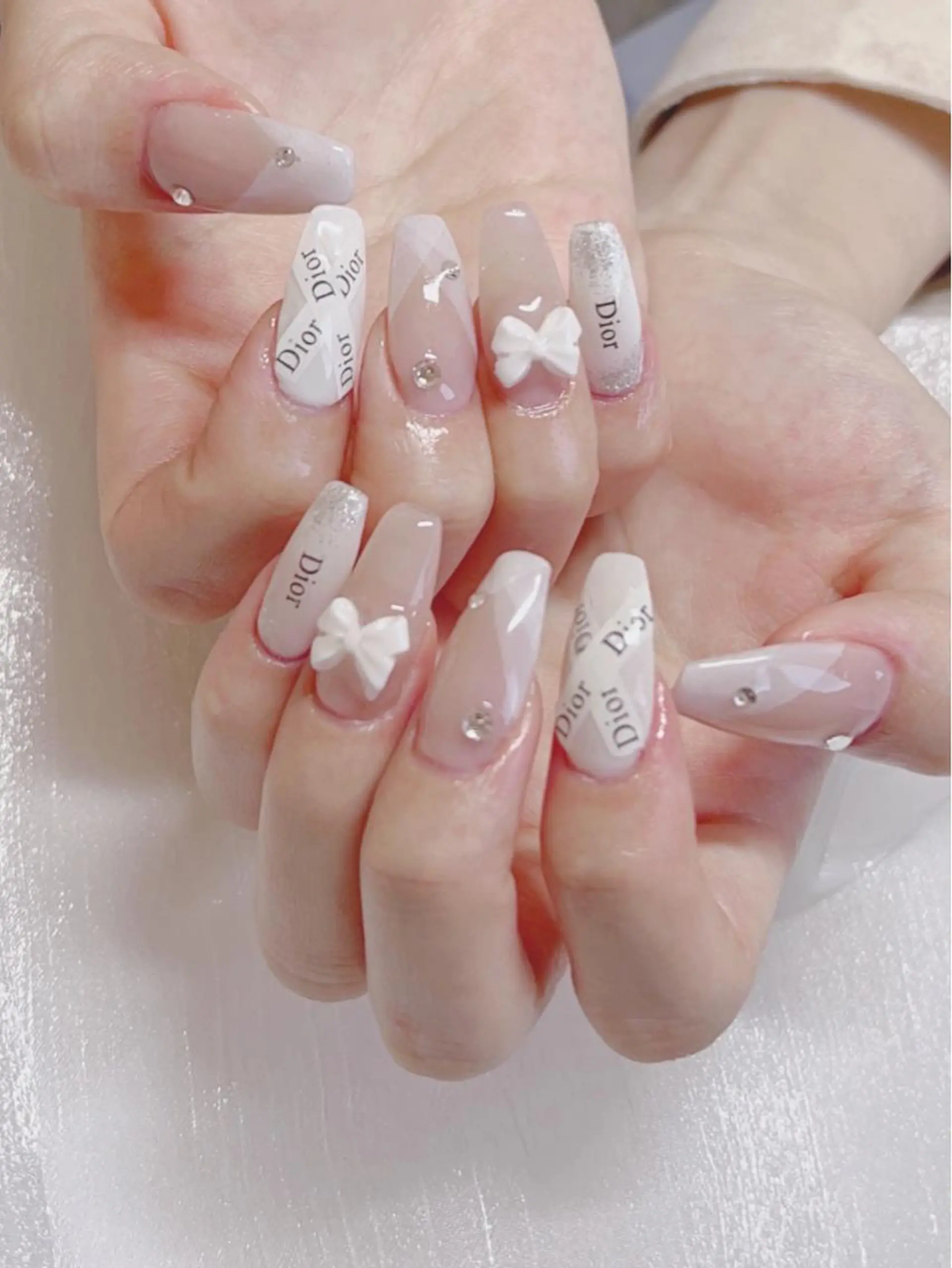 ネイル オーロラネイル フレンチネイル ジェルネイル 韓国ネイル マグネットネイル ハンドネイル ハンドケア EN nailsalon所属・【ENサロン】 Rei🎀Nailのネイルデザイン