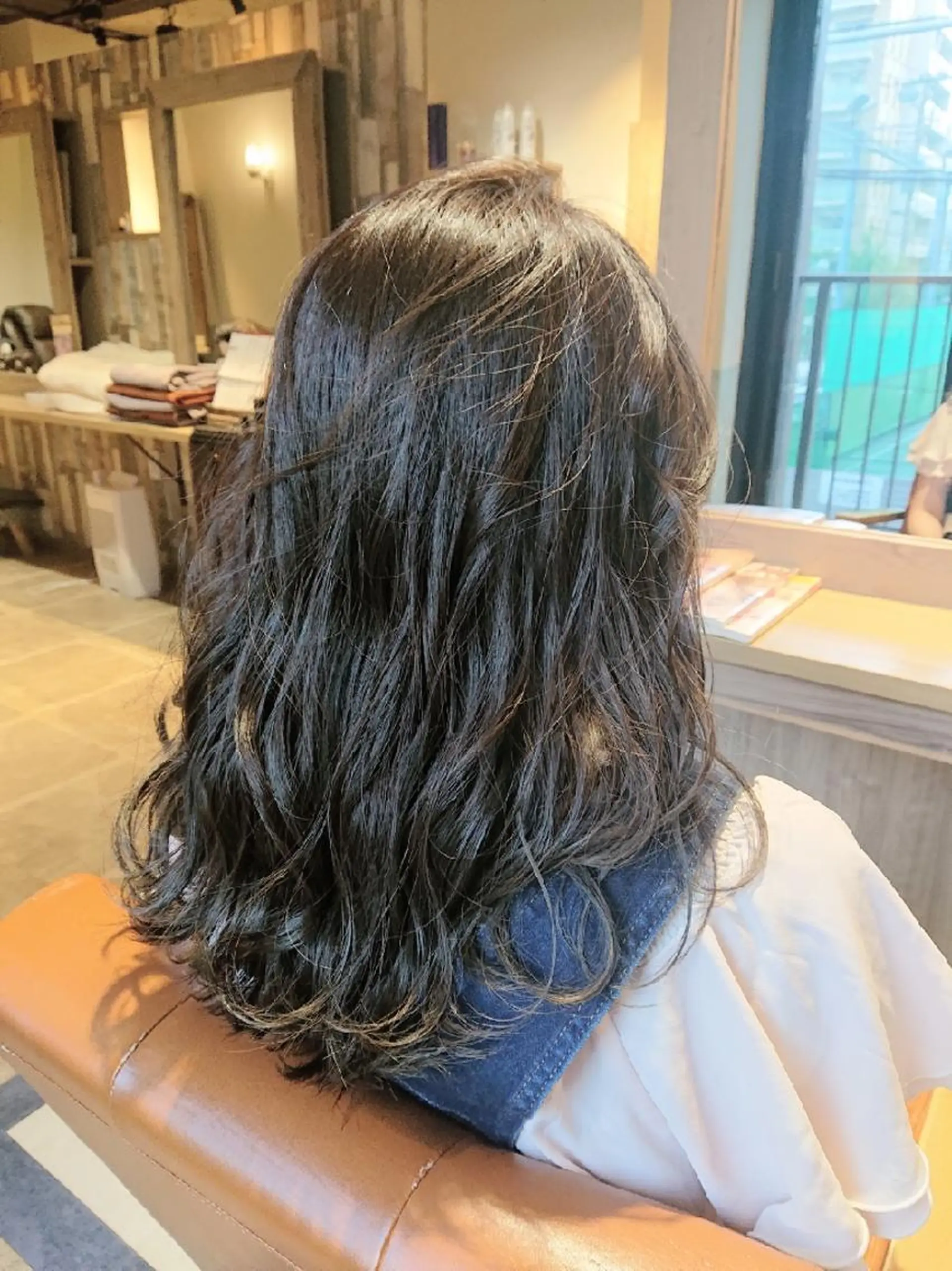 ロング カラー alushe 岡 陽子のヘアスタイル