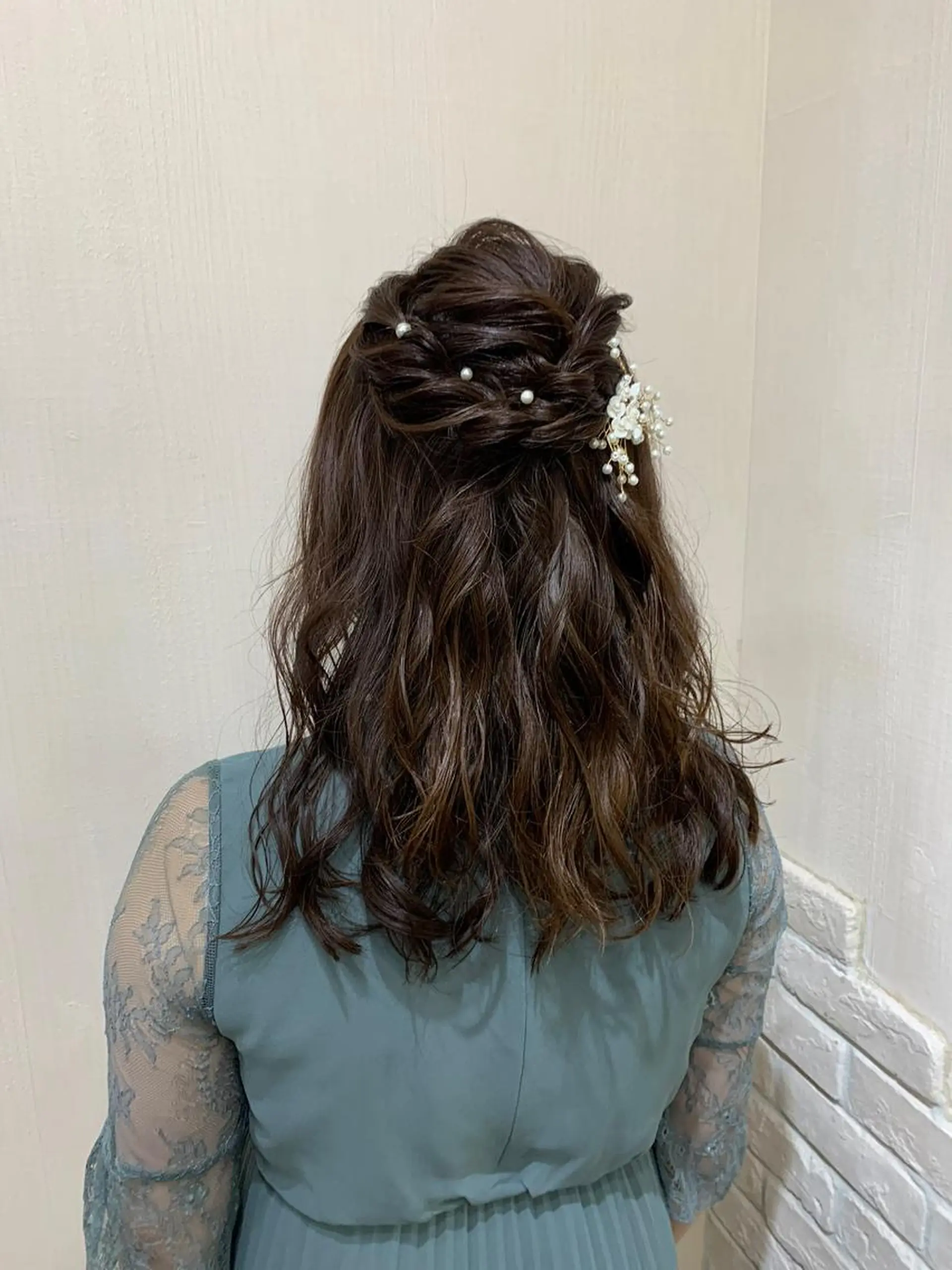 ミディアム ヘアアレンジ ハーフアップ 結婚式・ブライダル ヘアセット きむえり/セット/ 髪質改善/カラーのヘアスタイル