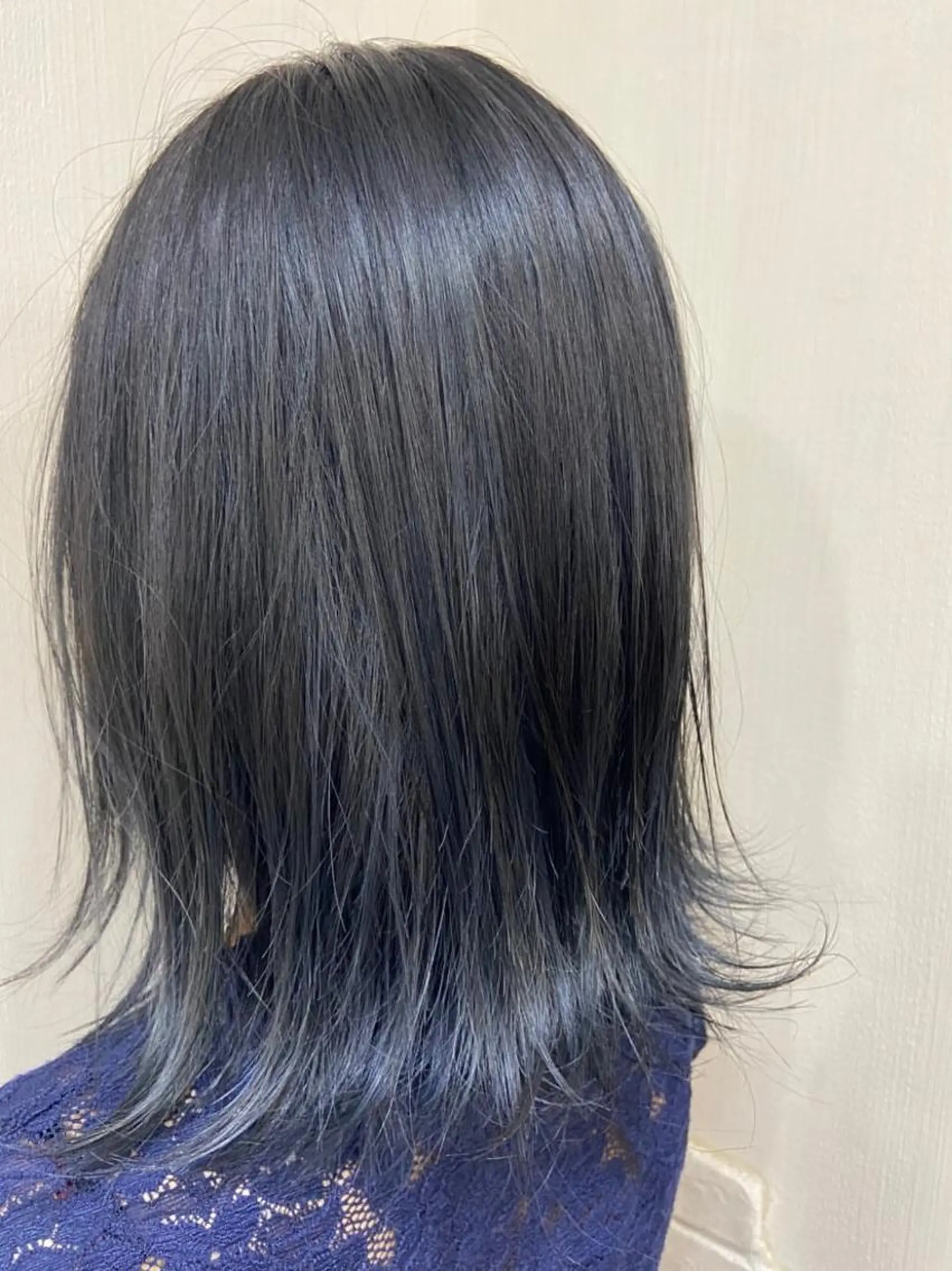 ショート カラー ブリーチ ネイビーカラー カット 髪質改善×艶カラー ANDIAMO 楓のヘアスタイル