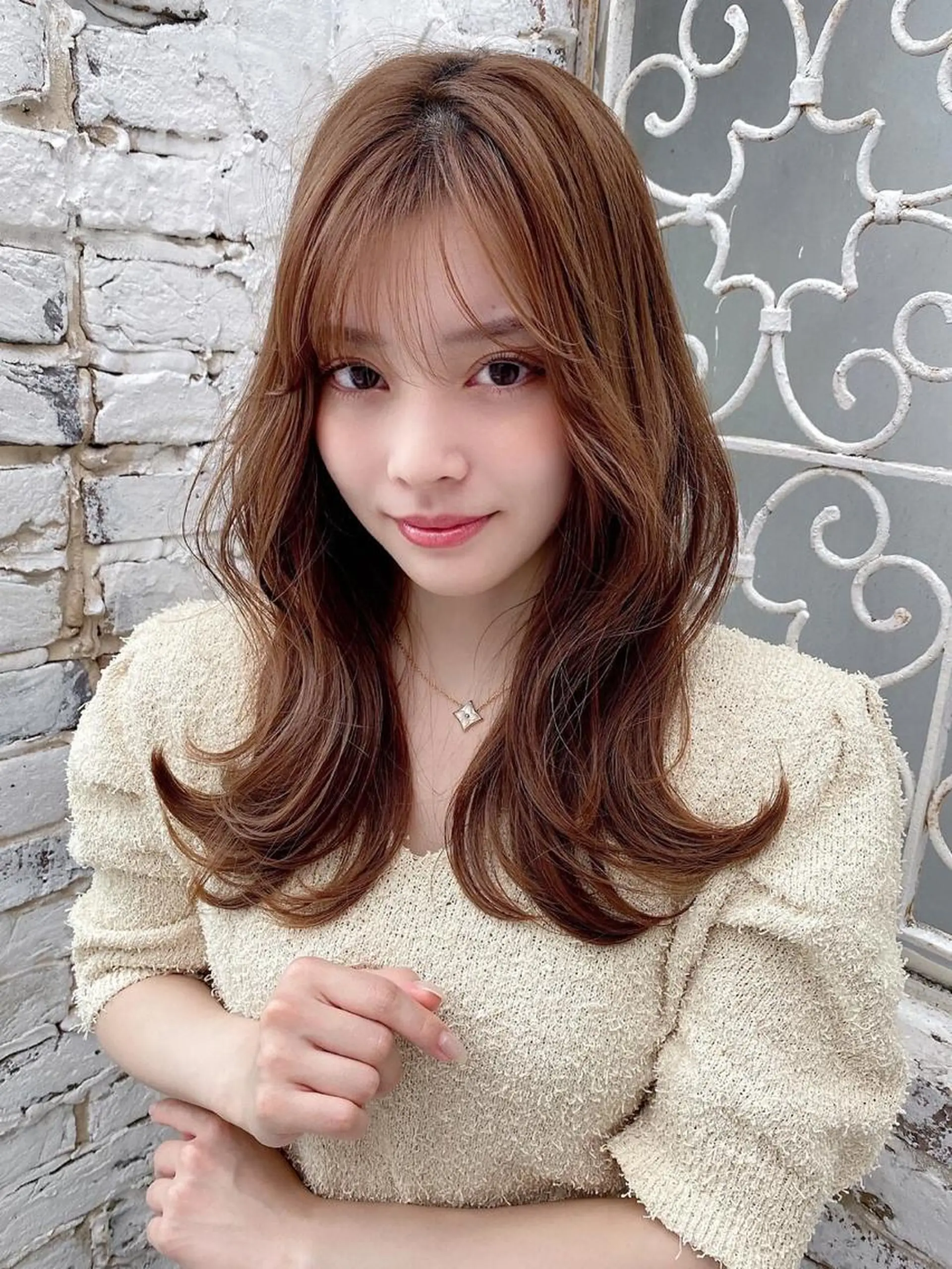 セミロング アッシュ ボブ くびれヘア 天使の羽バング・フェザーバング かきあげバング 韓国レイヤー/透明感 カラー/髪質改善角所のヘアスタイル