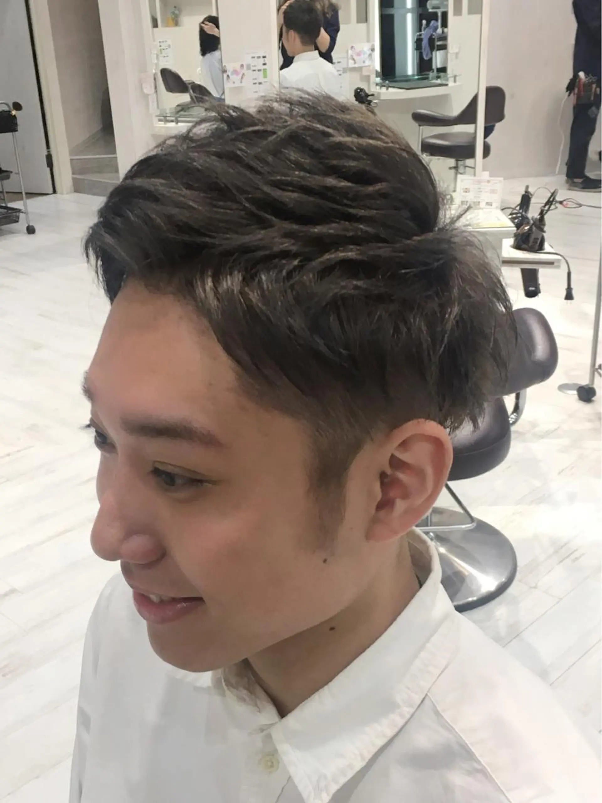 メンズ メンズブリーチ 刈り上げ salowin郡山所属・佐藤 結花のヘアスタイル