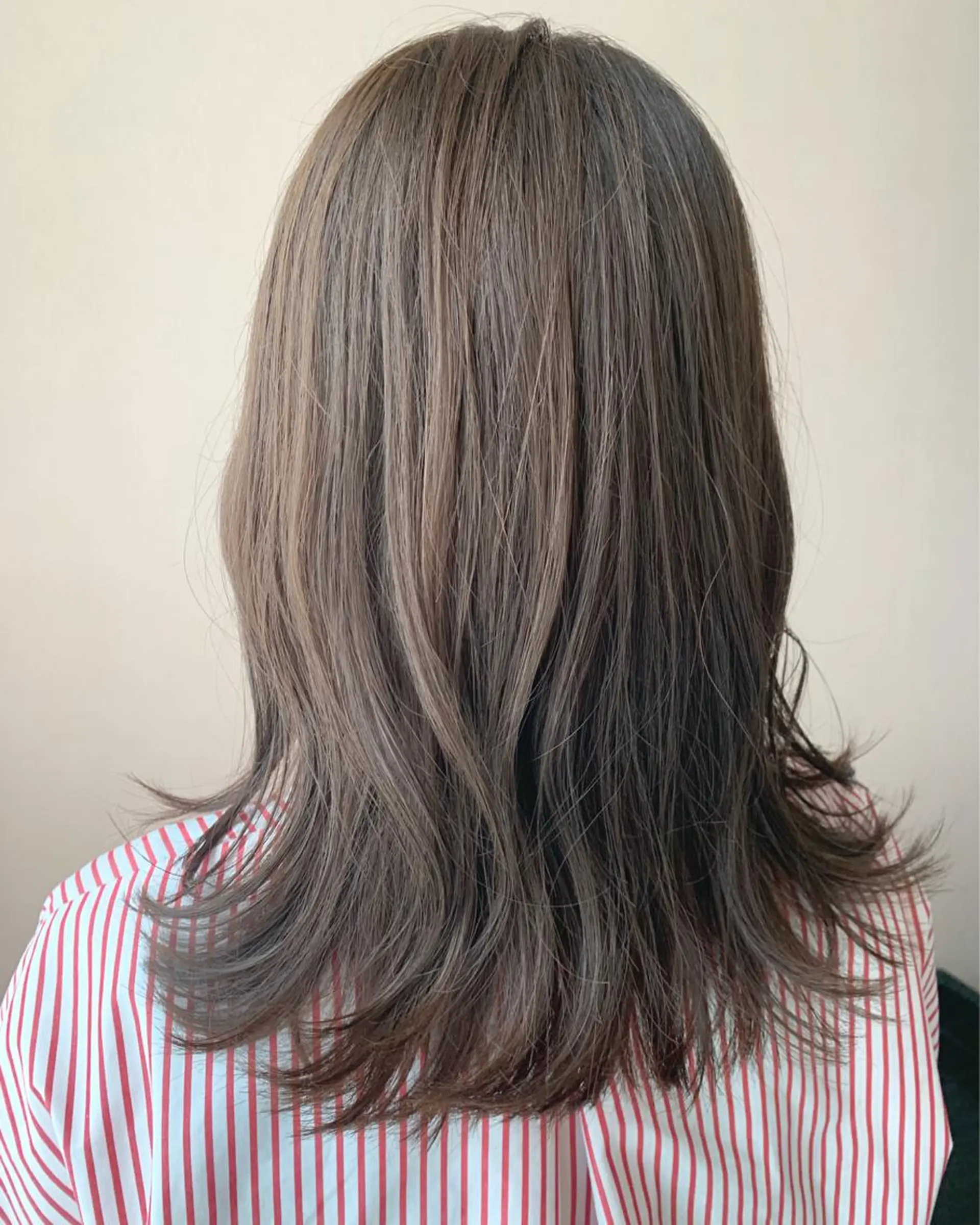 ロング カラー アッシュ ベージュカラー カット ヘアカラー トリートメント hub hair レイヤー/透明感のヘアスタイル