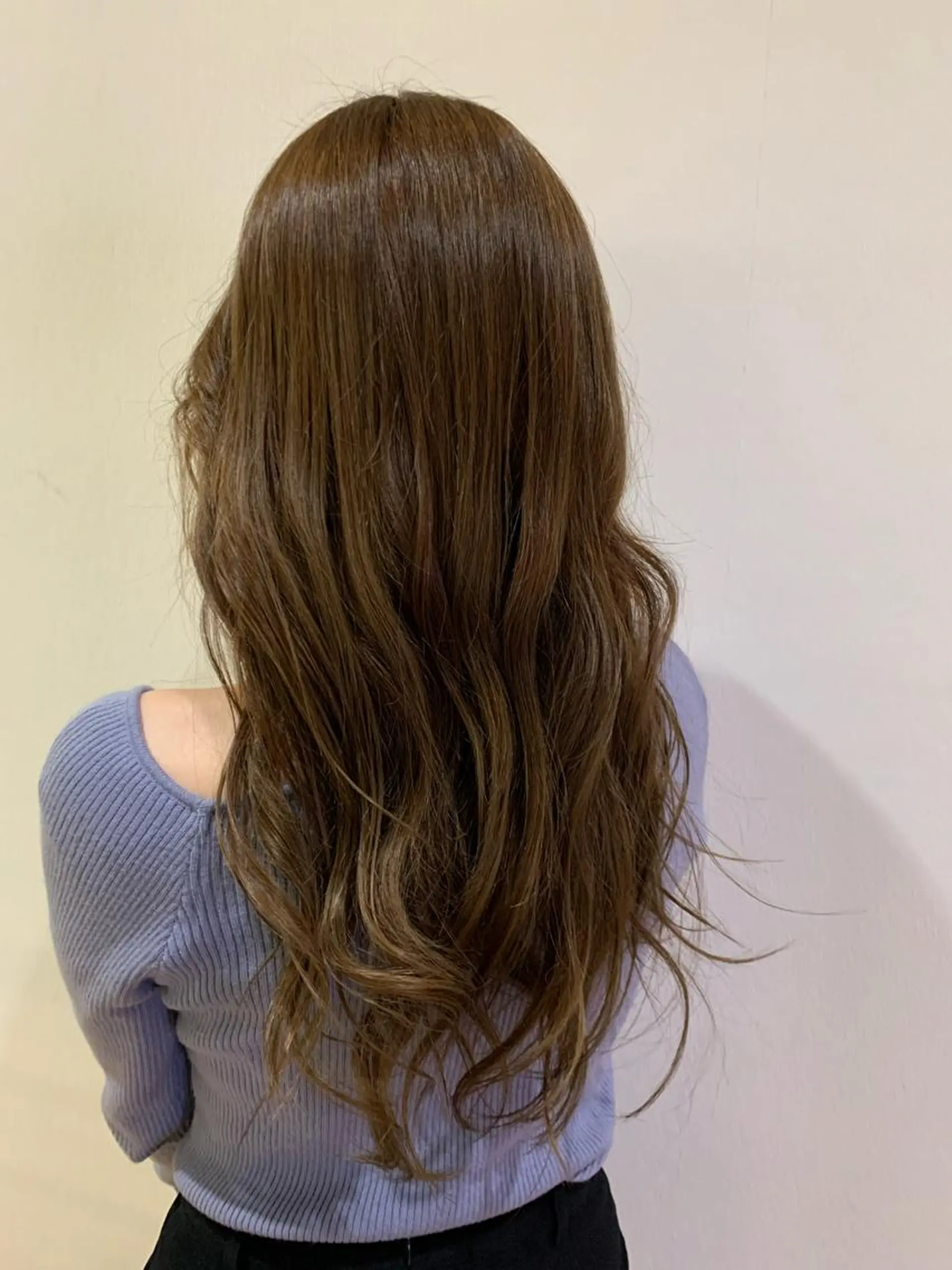 ロング カラー アッシュ ベージュカラー カット ヘアカラー 相澤 茉澄のヘアスタイル