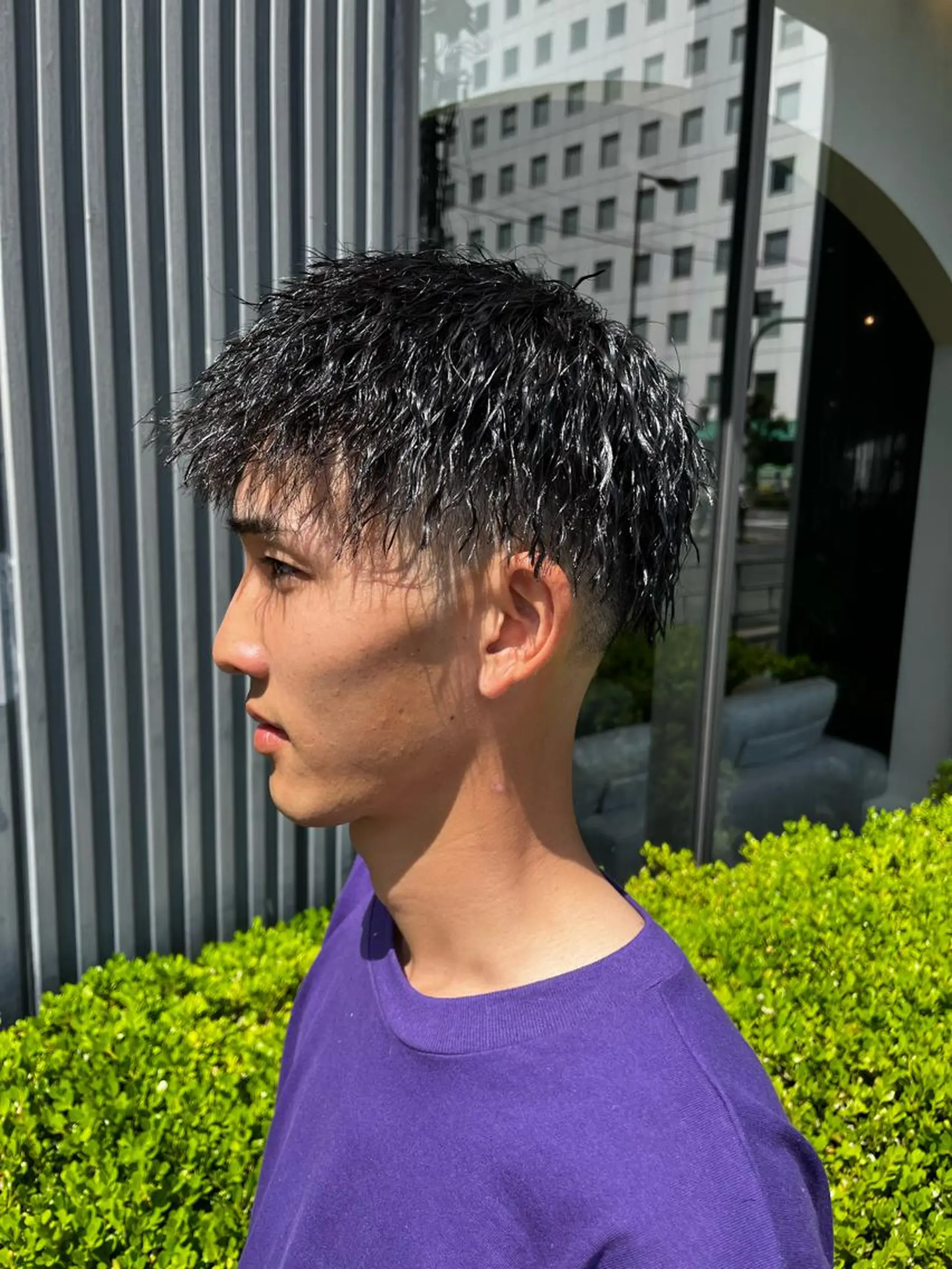 ミディアム パーマ メンズ ミディアムパーマ フェードカット メンズハイトーン メンズパーマ &CREW スタッフのヘアスタイル