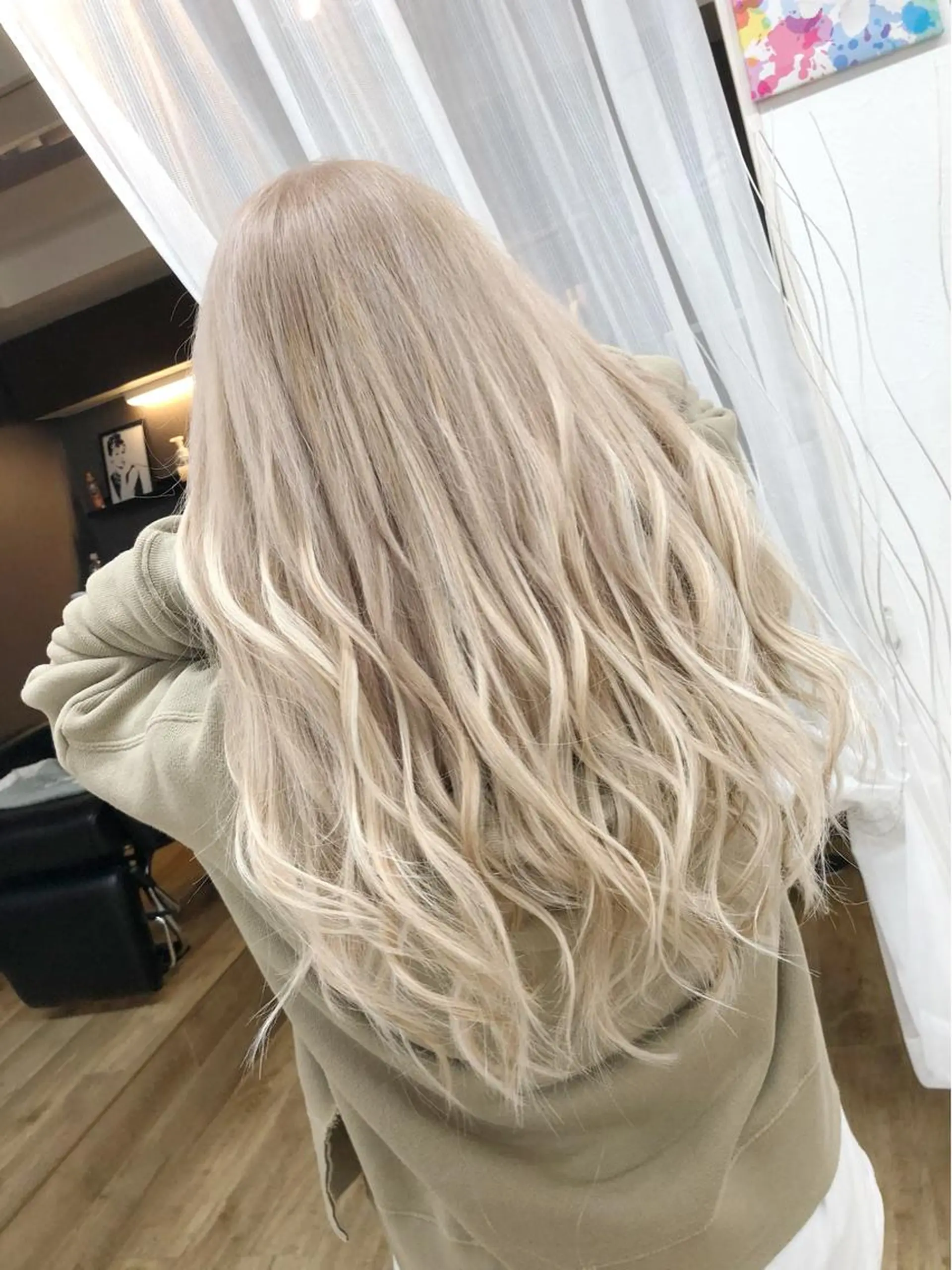 ロング カラー ベージュカラー ホワイトベージュ ヘアカラー トリートメント エクステ プライベートサロン LyoN/RYOTAのヘアスタイル