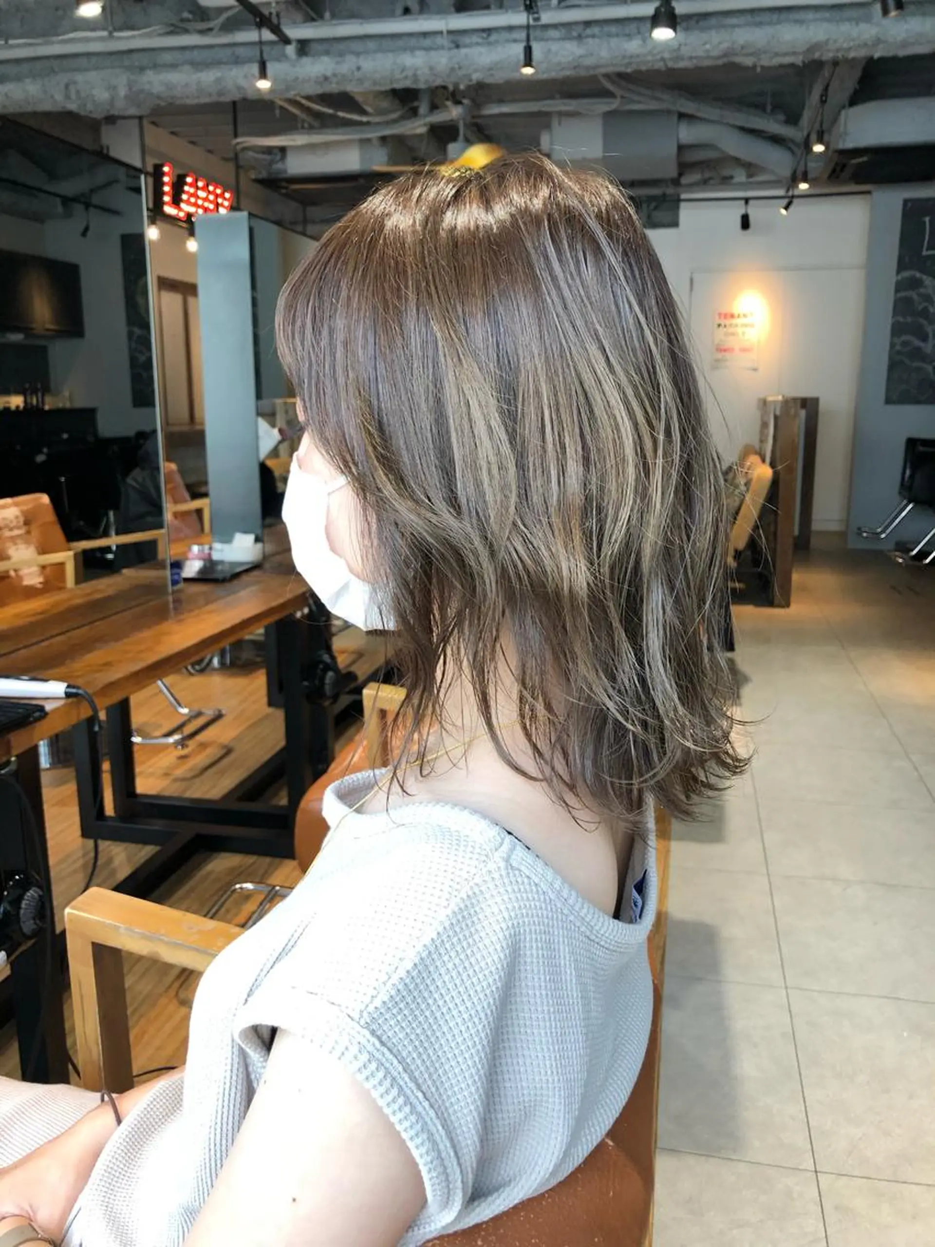 ミディアム カラー アッシュ ベージュカラー レイヤーカット 🌟小顔カット🌟 レイヤーカットボブのヘアスタイル