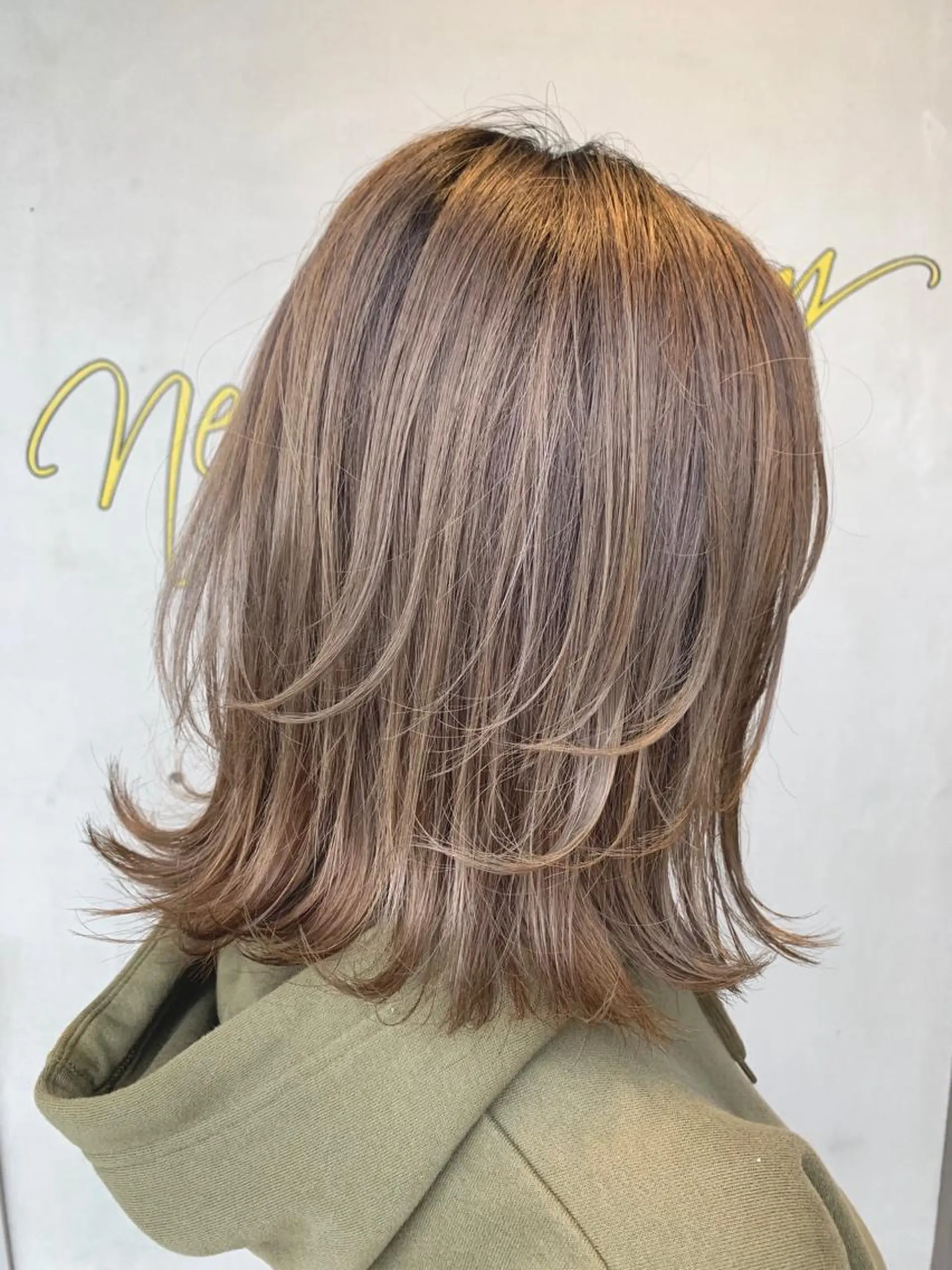 ミディアム ROBBY HIMERIのヘアスタイル