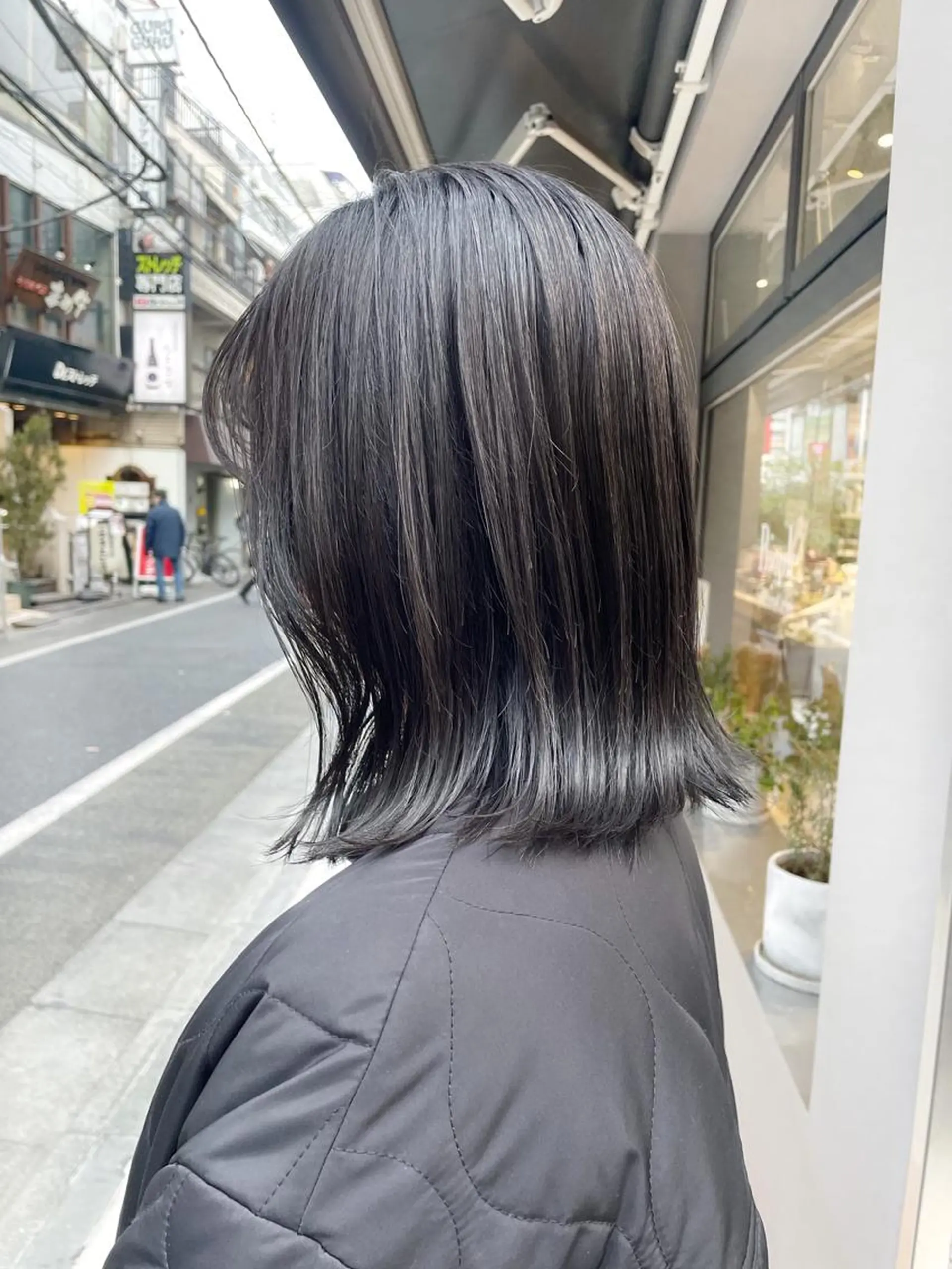 ミディアム カラー アッシュ アッシュグレー カット ヘアカラー トリートメント HIROKI ” stylistのヘアスタイル