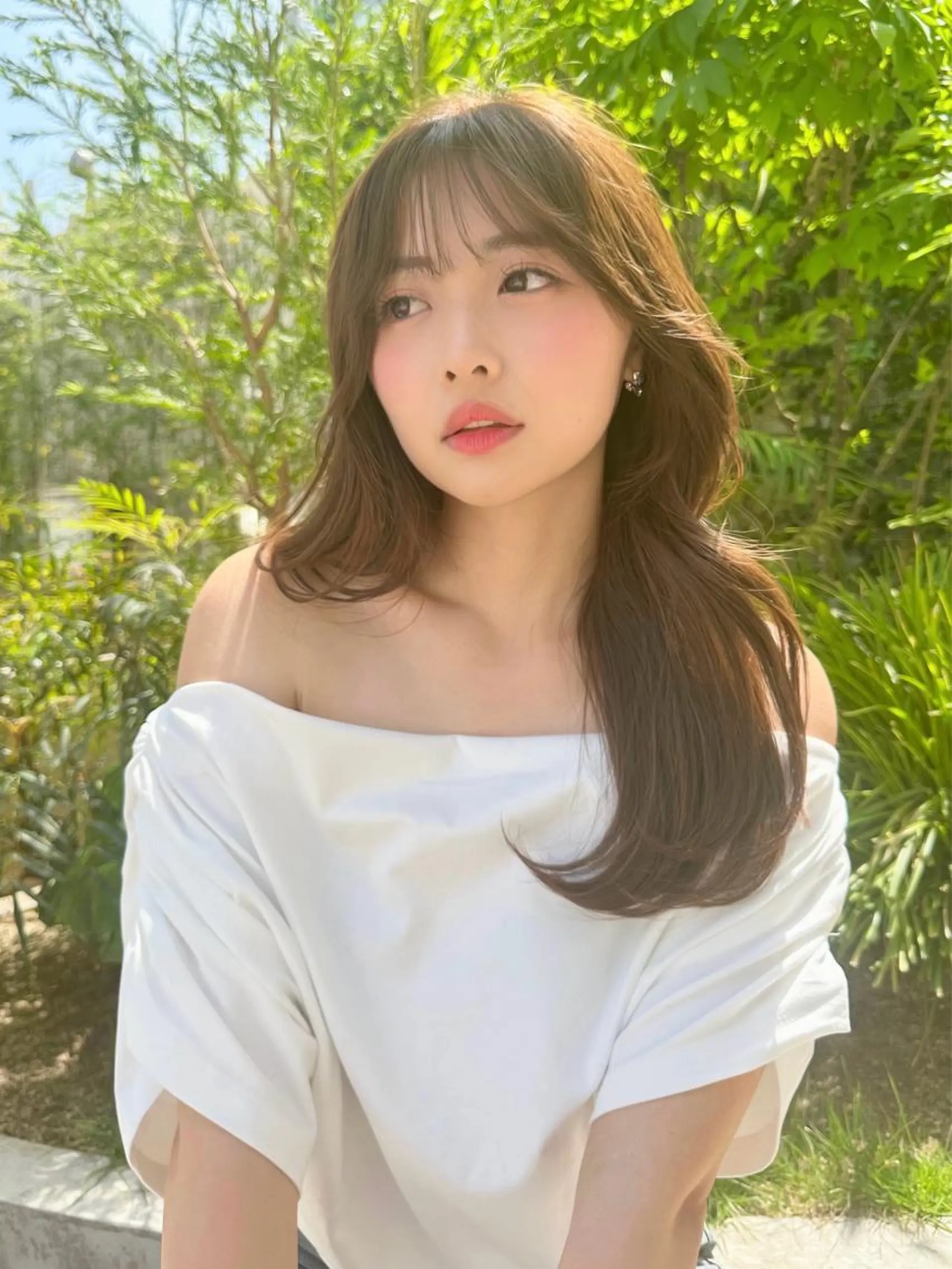セミロング アッシュ ボブ くびれヘア 天使の羽バング・フェザーバング かきあげバング ヘアカラー トリートメント 韓国レイヤー/透明感 カラー/髪質改善角所のヘアスタイル