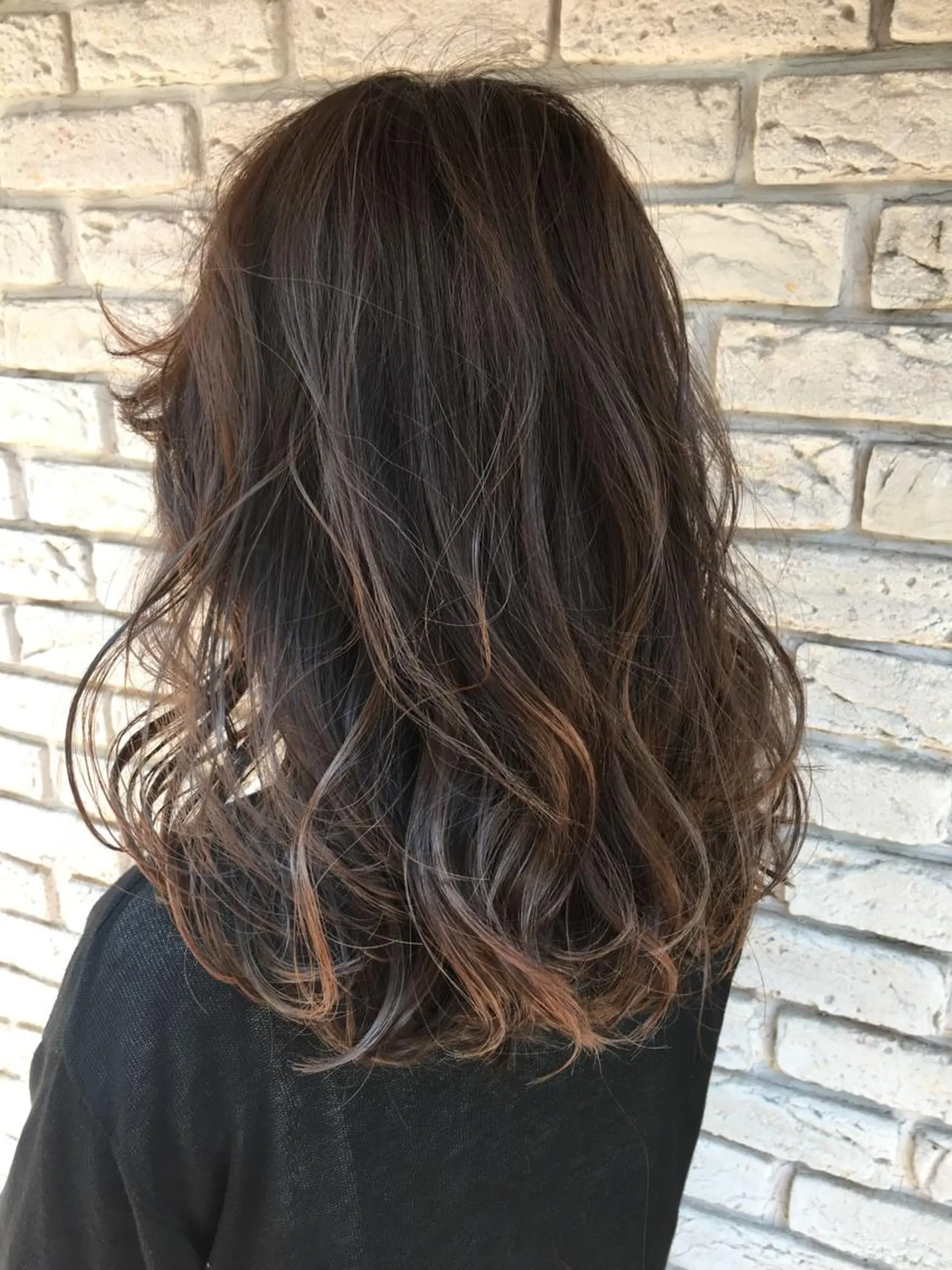 セミロング カラー アッシュ ハイライトカラー ハイライト レイヤーカット BLend 渋谷のヘアスタイル