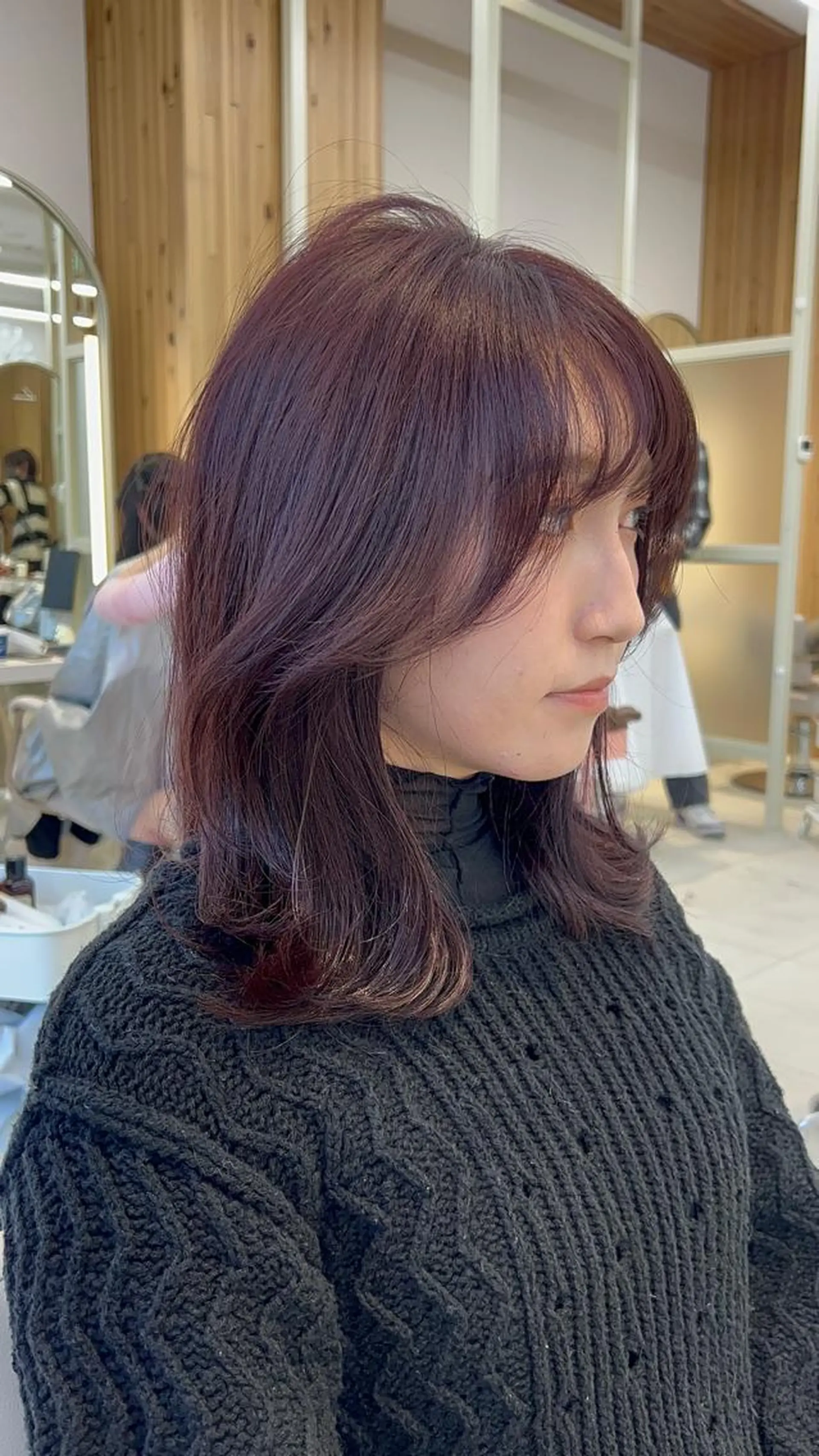 ミディアム カラー グレージュ ボブ カット ヘアカラー トリートメント ニュアンスレイヤー ハイトーンカラーのヘアスタイル