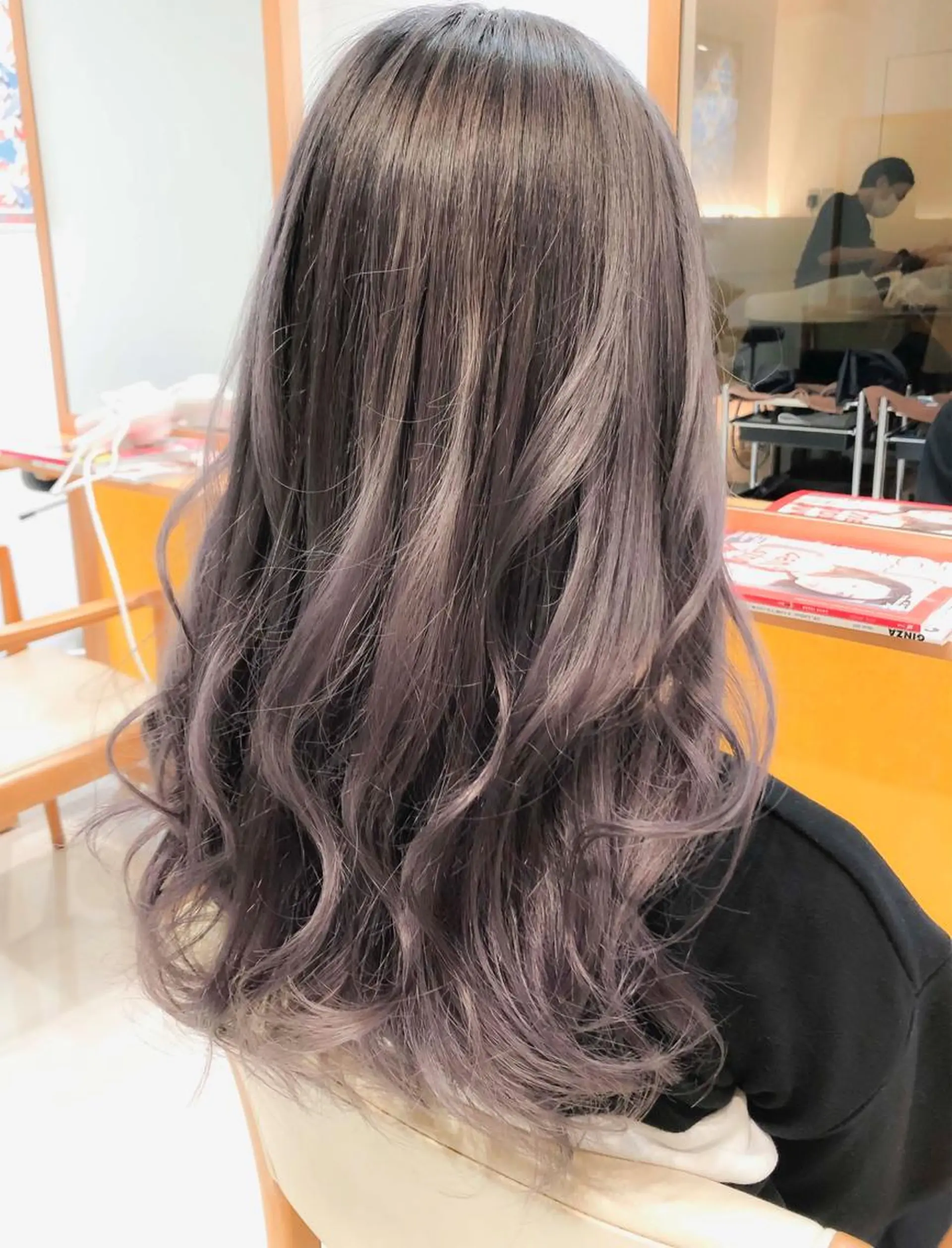 ロング カラー ブリーチ 透明感カラー グラデーションカラー グレージュ ラベンダーカラー ヘアカラー トリートメント Days 透明感カラーのヘアスタイル