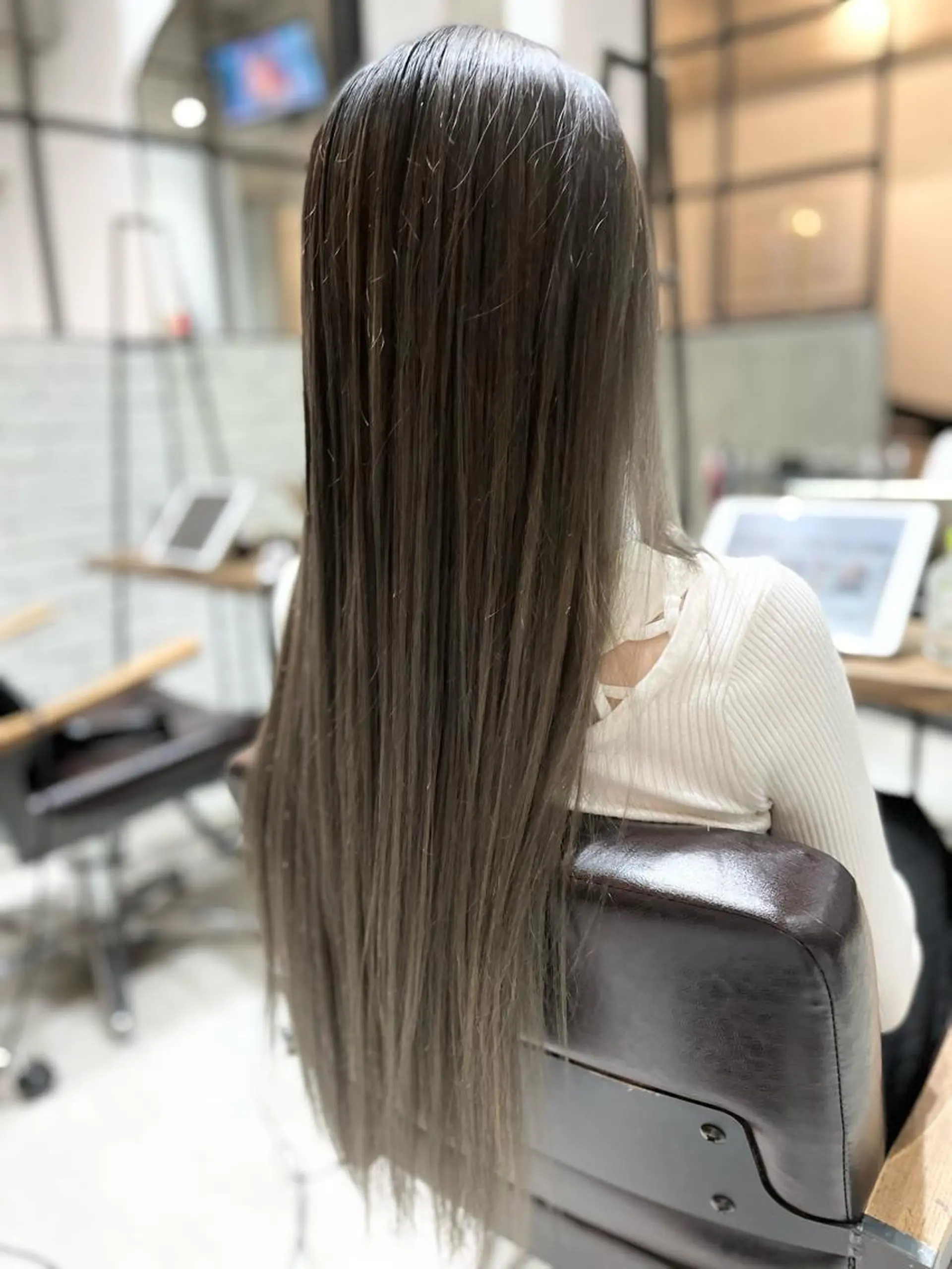 ロング アッシュ アッシュグレー ヘアカラー 🌈透明感カラー 韓 国ヘアこうたろうのヘアスタイル