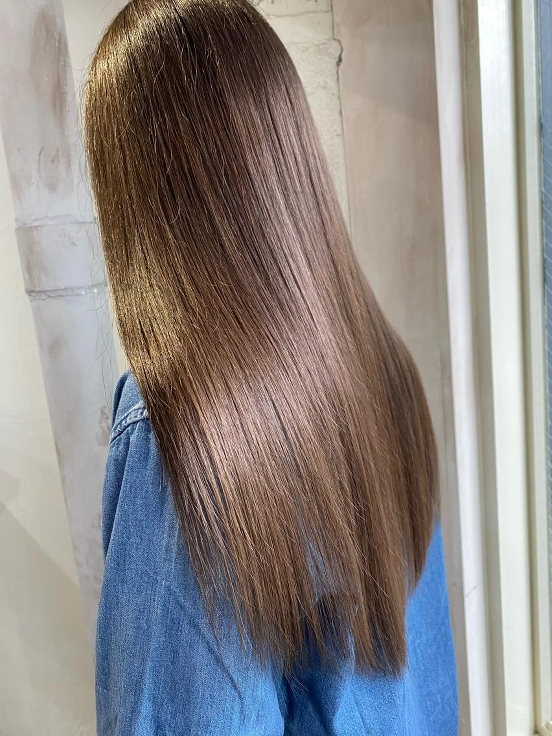 ロング カラー ベージュカラー ブリーチ ミルクティーベージュ ヘアカラー ALLY（アリー）所属・ミニモお気に入り数 No.1宍戸雄弥のヘアスタイル