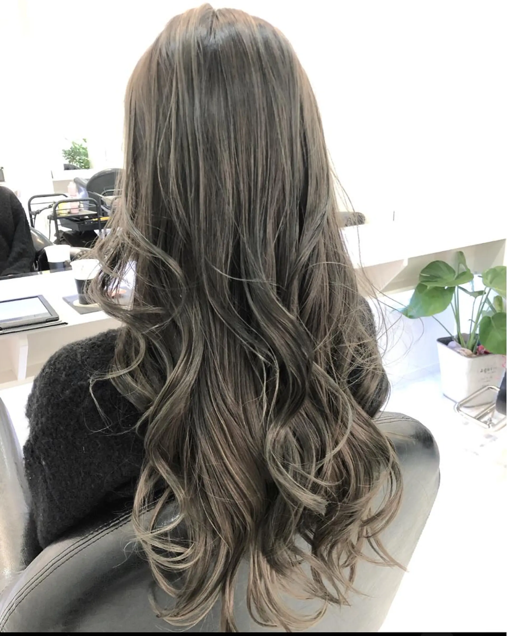 ロング レイヤーカット カット ヘアカラー Ready所属・UEKAJI Noriのヘアスタイル