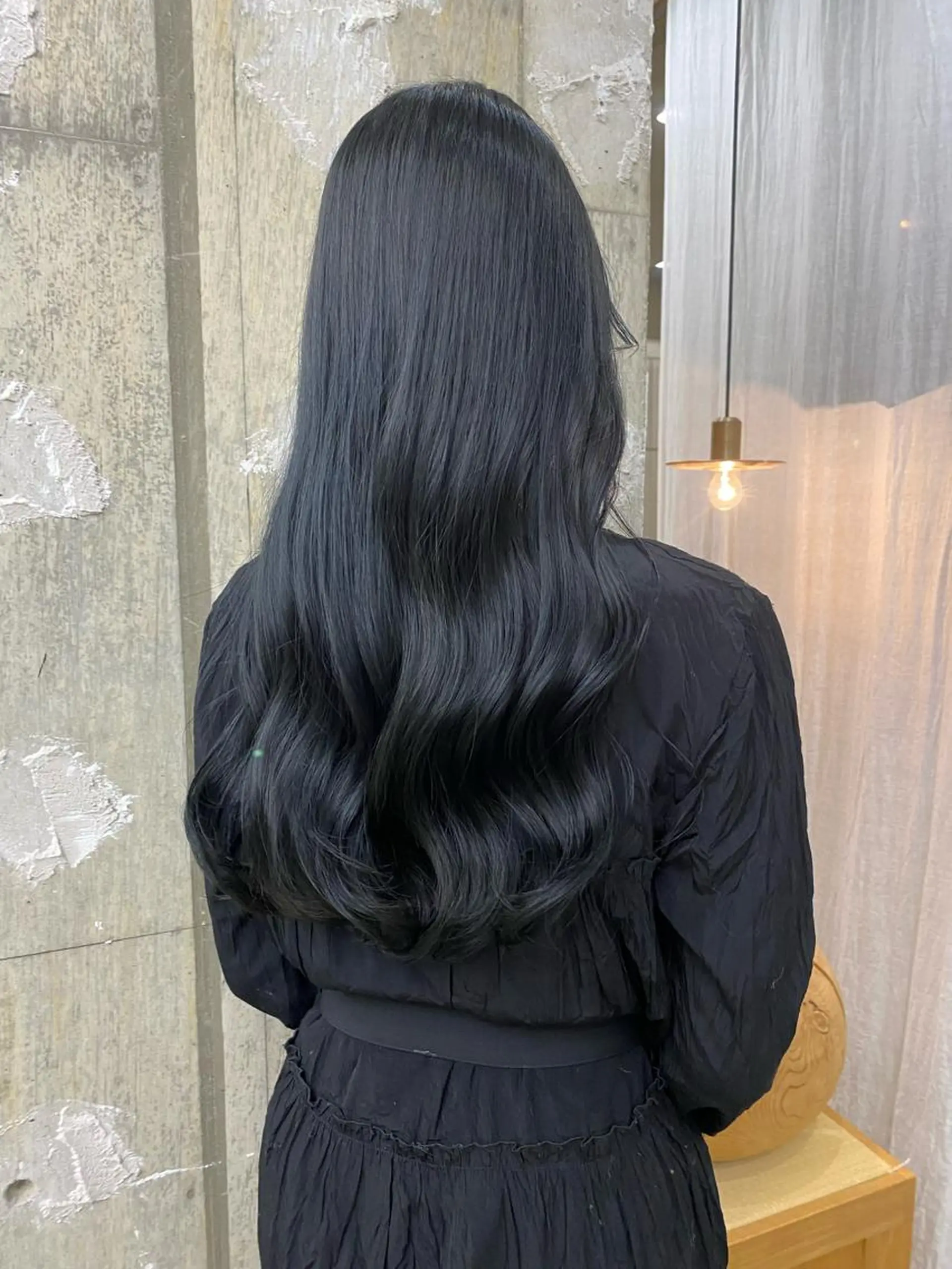 カラー 黒髪 ブルーカラー ブルーブラック Amy.所属・amy. ユナのヘアスタイル