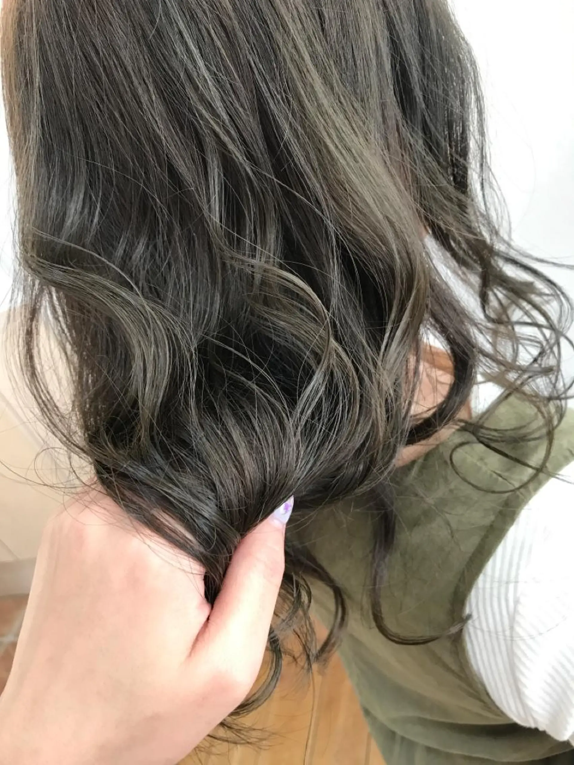 ロング カラー アッシュ ミント 荒木 ひろかのヘアスタイル