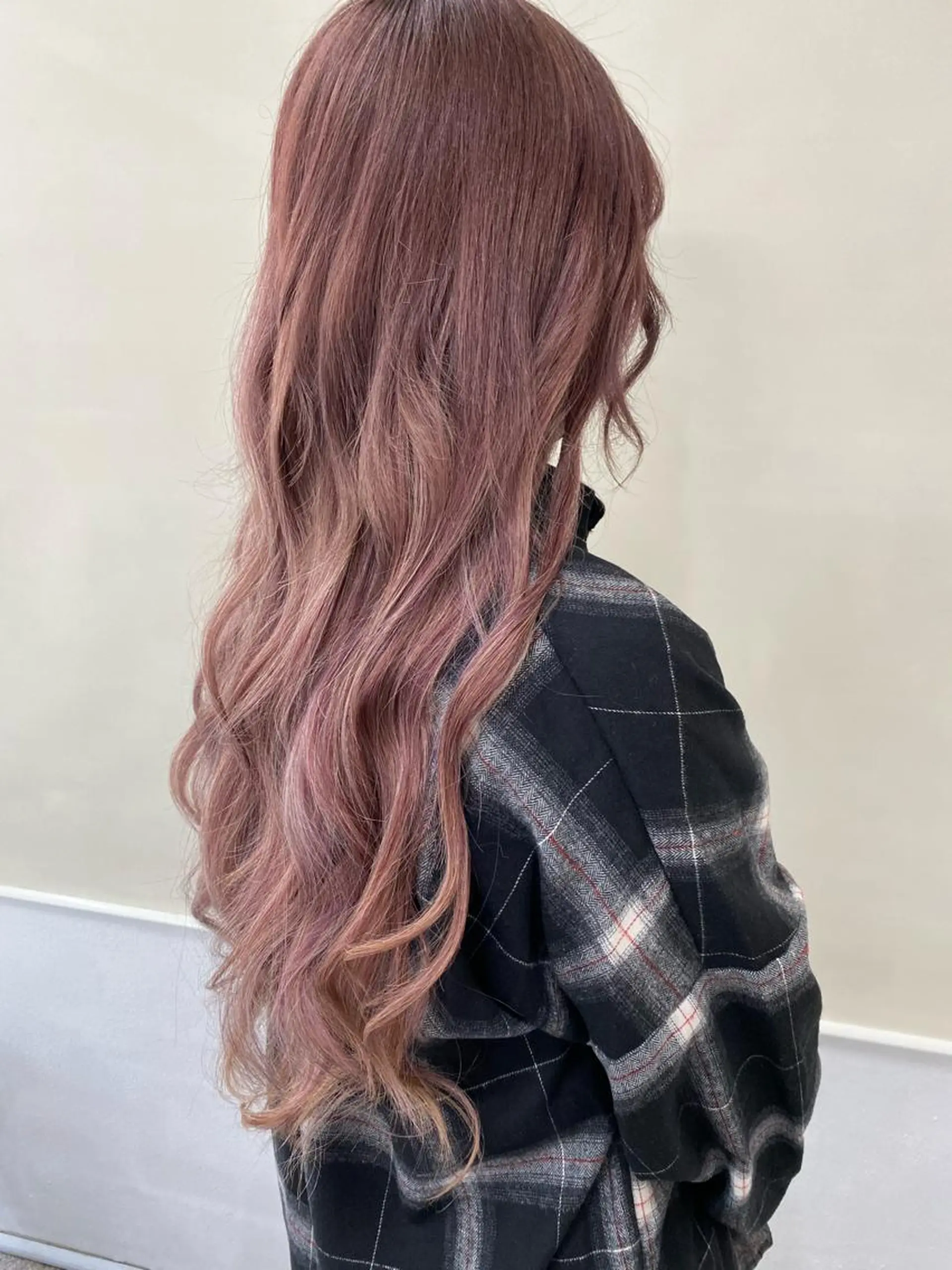 ロング カラー レイヤー/ウルフエク テブリーチ磯部ユズキのヘアスタイル
