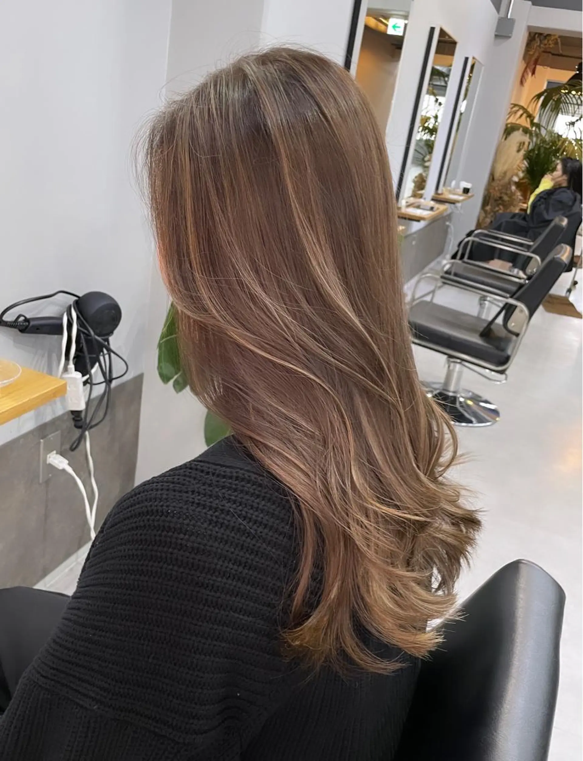 ロング カラー ヘアカラー ミルクティーベージュ ❤︎レイヤー　MIAのヘアスタイル