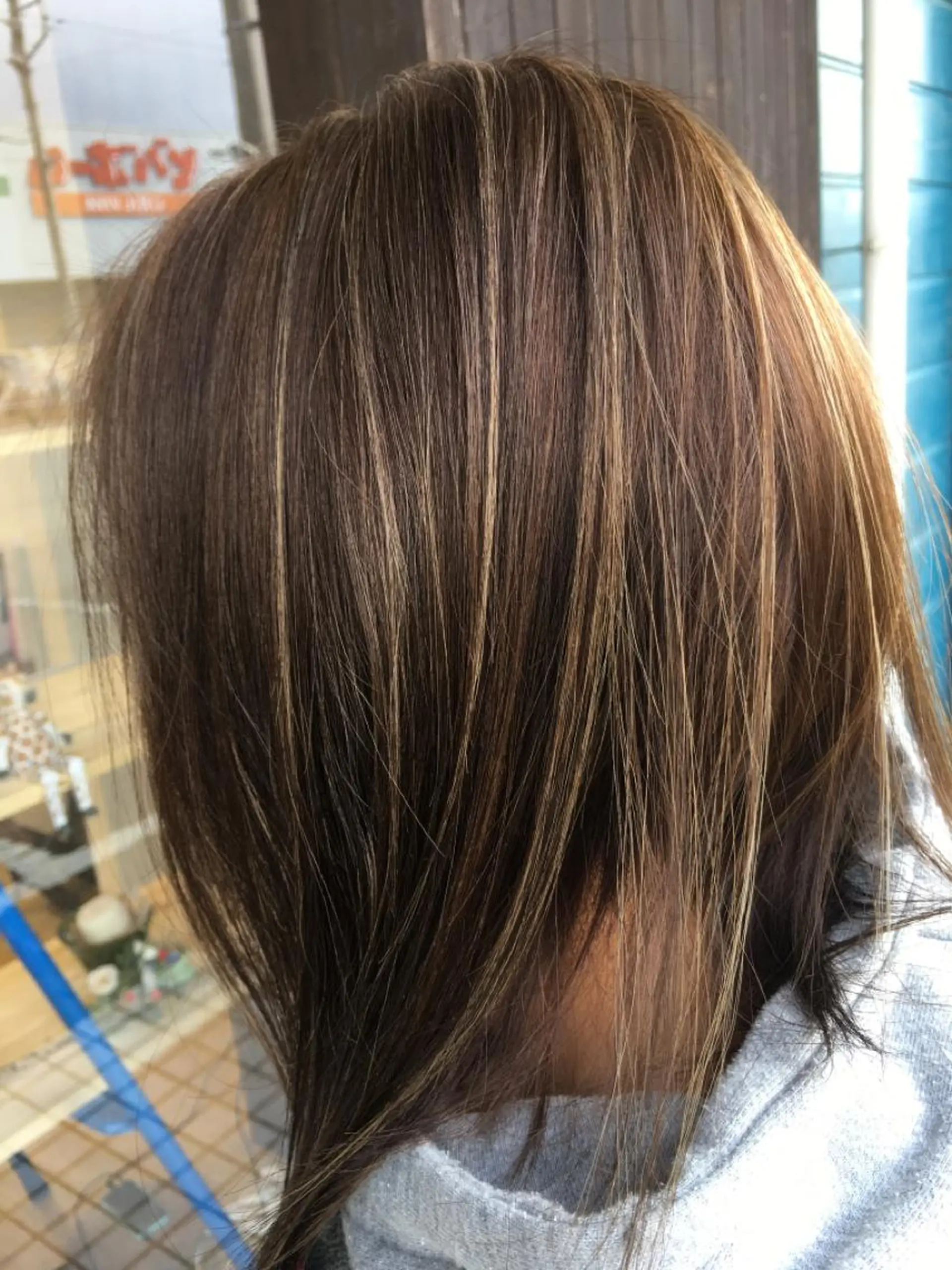 カラー ハイライトカラー ルミ エールのヘアスタイル