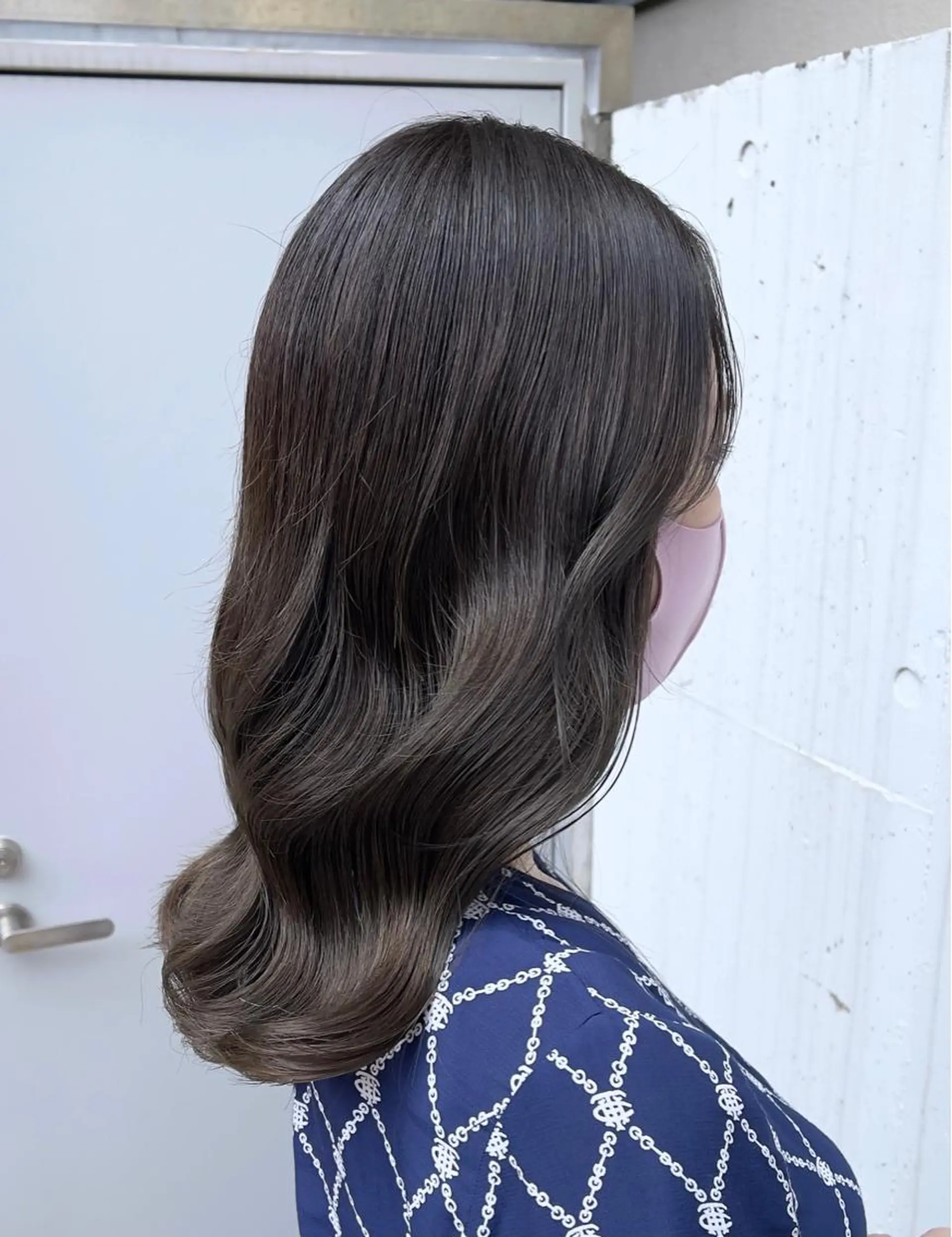 セミロング カラー アッシュ ブリーチ 泉 堅也のヘアスタイル