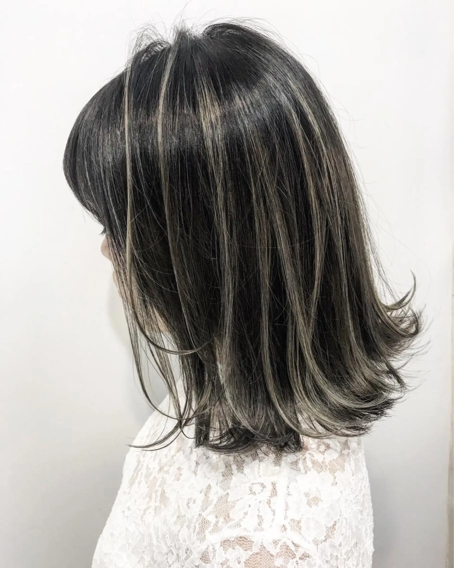 ミディアム カラー ハイライトカラー ハイライト カット ヘアカラー grow恵比寿【グロウ】髪質改善/ハイライト/ブリーチ/レイヤーカット所属・奥野 貴史　代表　レイヤーのヘアスタイル
