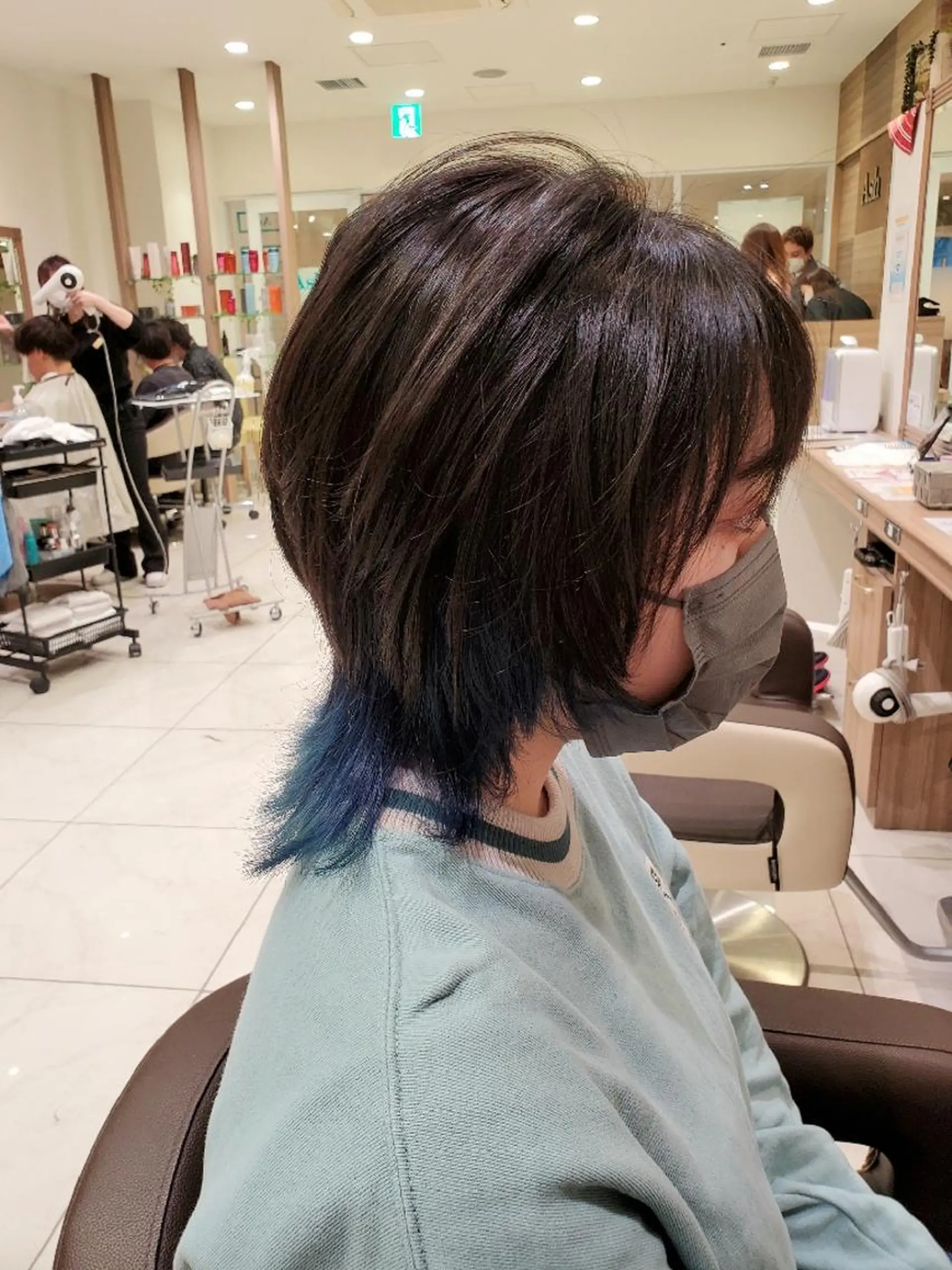 ショート カラー ブリーチ ブルーカラー グレージュ イルミナカラー インナーカラー 中村 和貴のヘアスタイル
