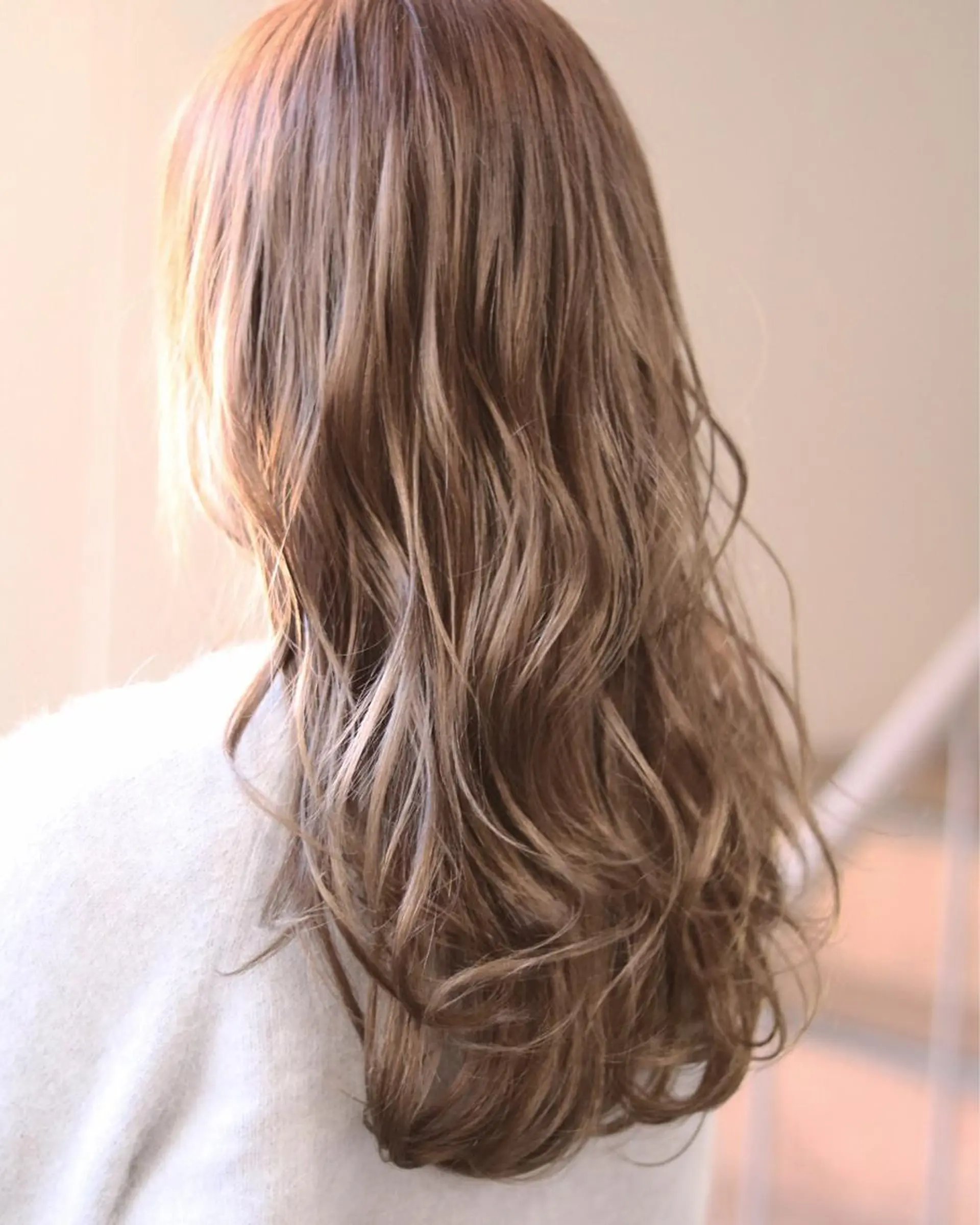 ロング カラー パーマ ヘアアレンジ ベージュカラー モカベージュ ヘアカラー トリートメント youres hair 新宿3丁目店所属・新宿.代表.透け髪 TAKAケアブリーチのヘアスタイル