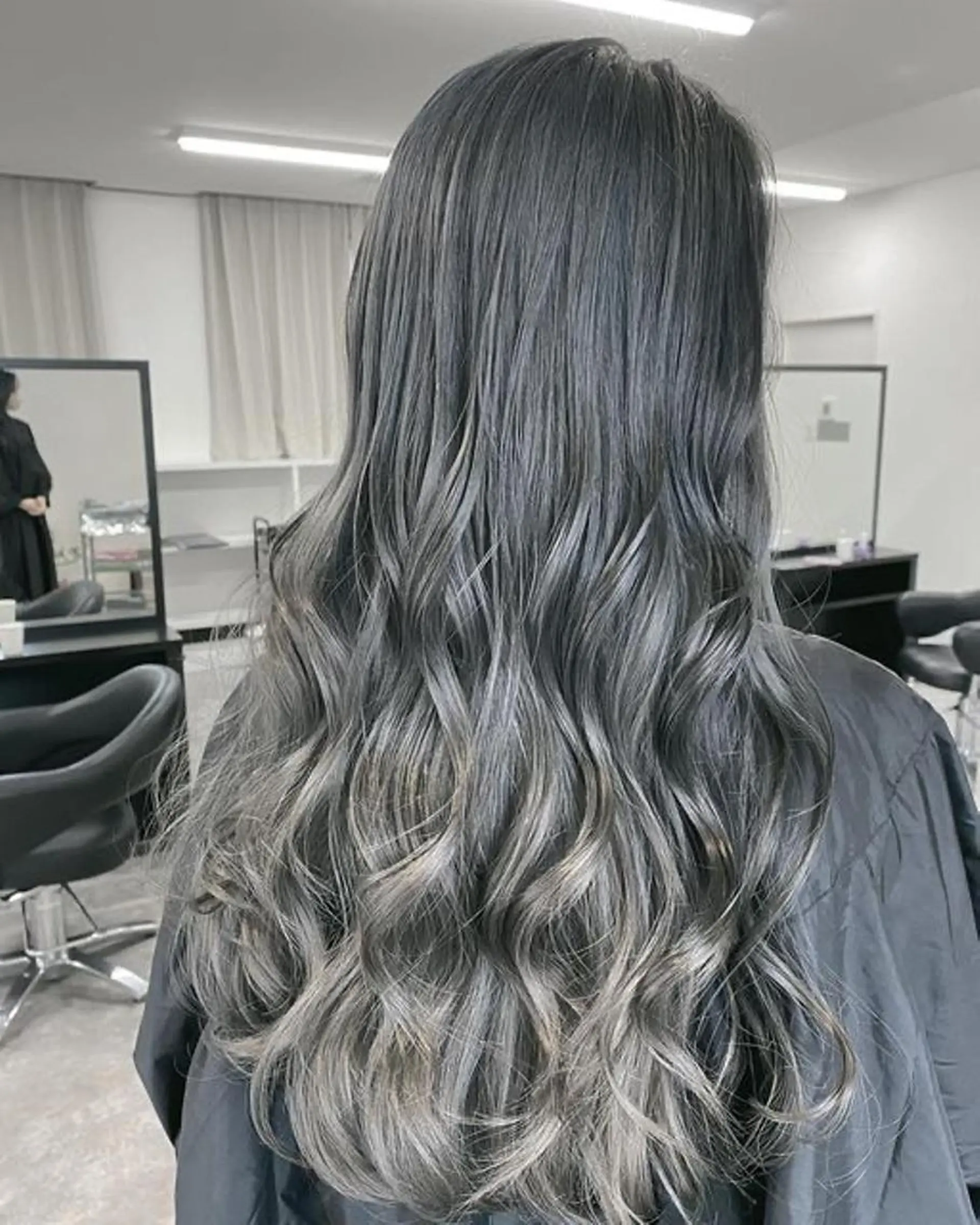 ロング カラー LOBY所属・LOBY トモヤのヘアスタイル