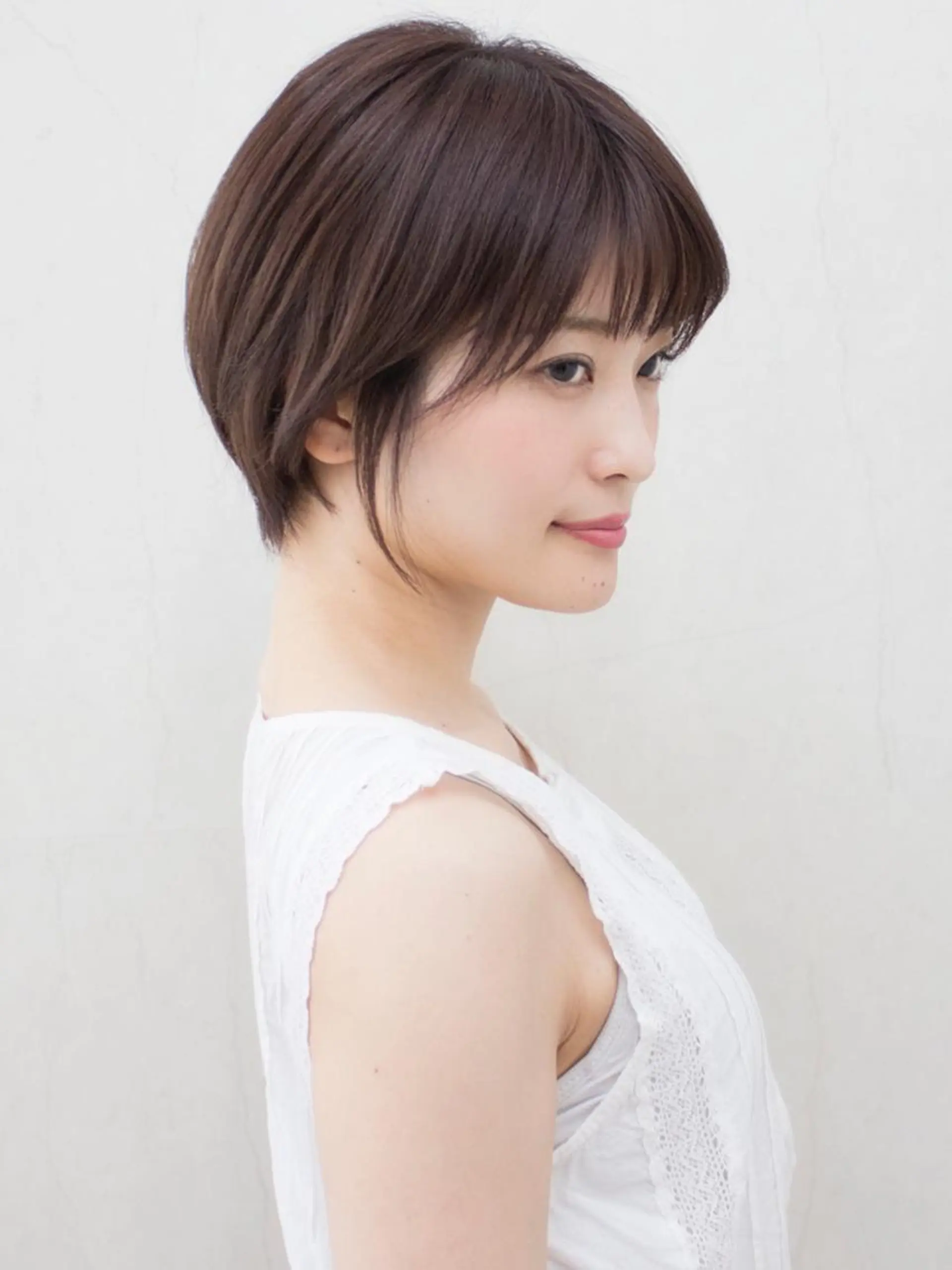 ショート 切りっぱなしボブ ショートボブ ボブ ハイライト シースルーバング 似合わせ/茅ヶ崎 スズキ タクマのヘアスタイル