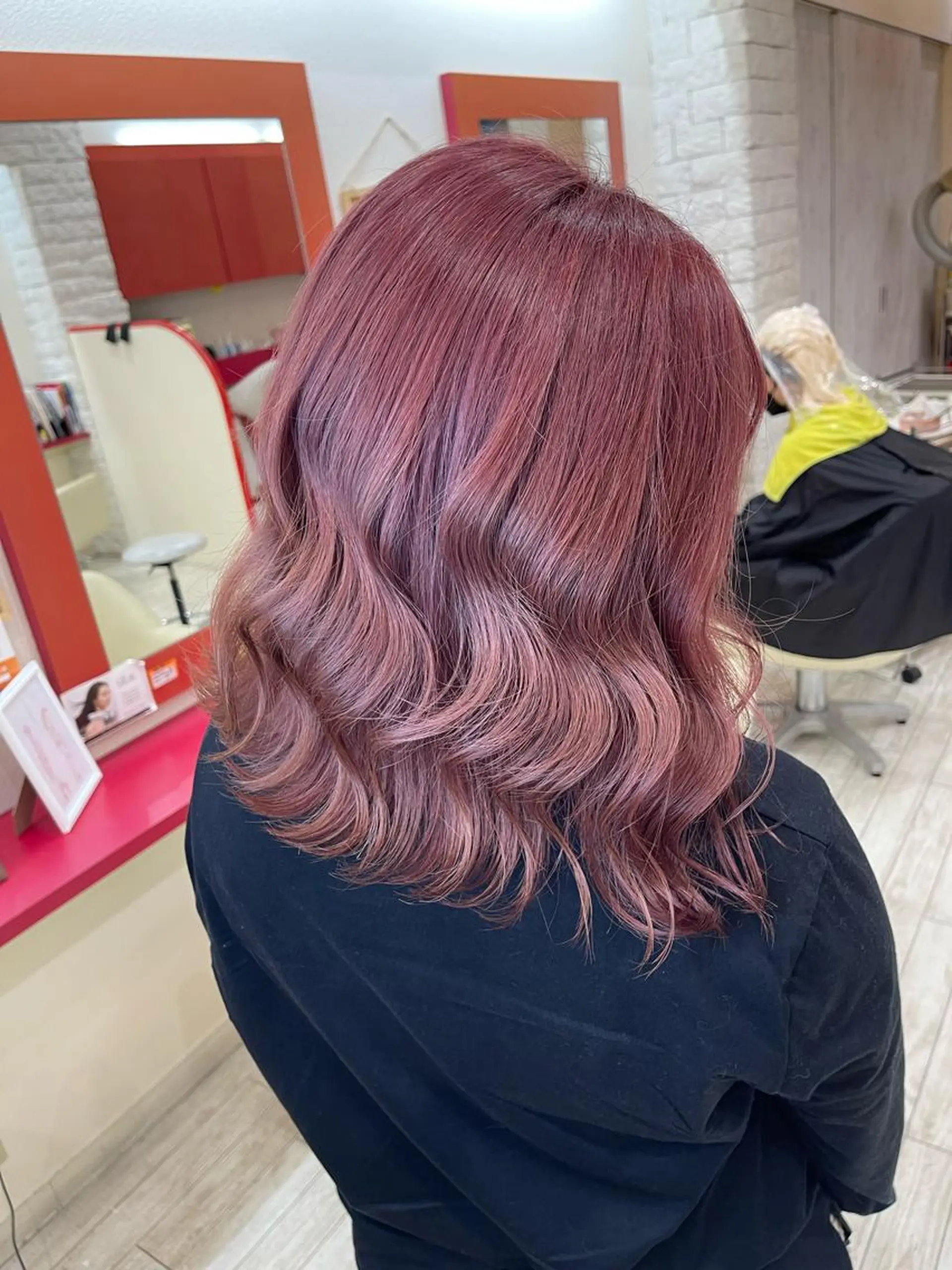 カラー アッシュ ピンクカラー ピンクアッシュ カット ヘアカラー 名古屋のピンク好き かずくん🦩のヘアスタイル