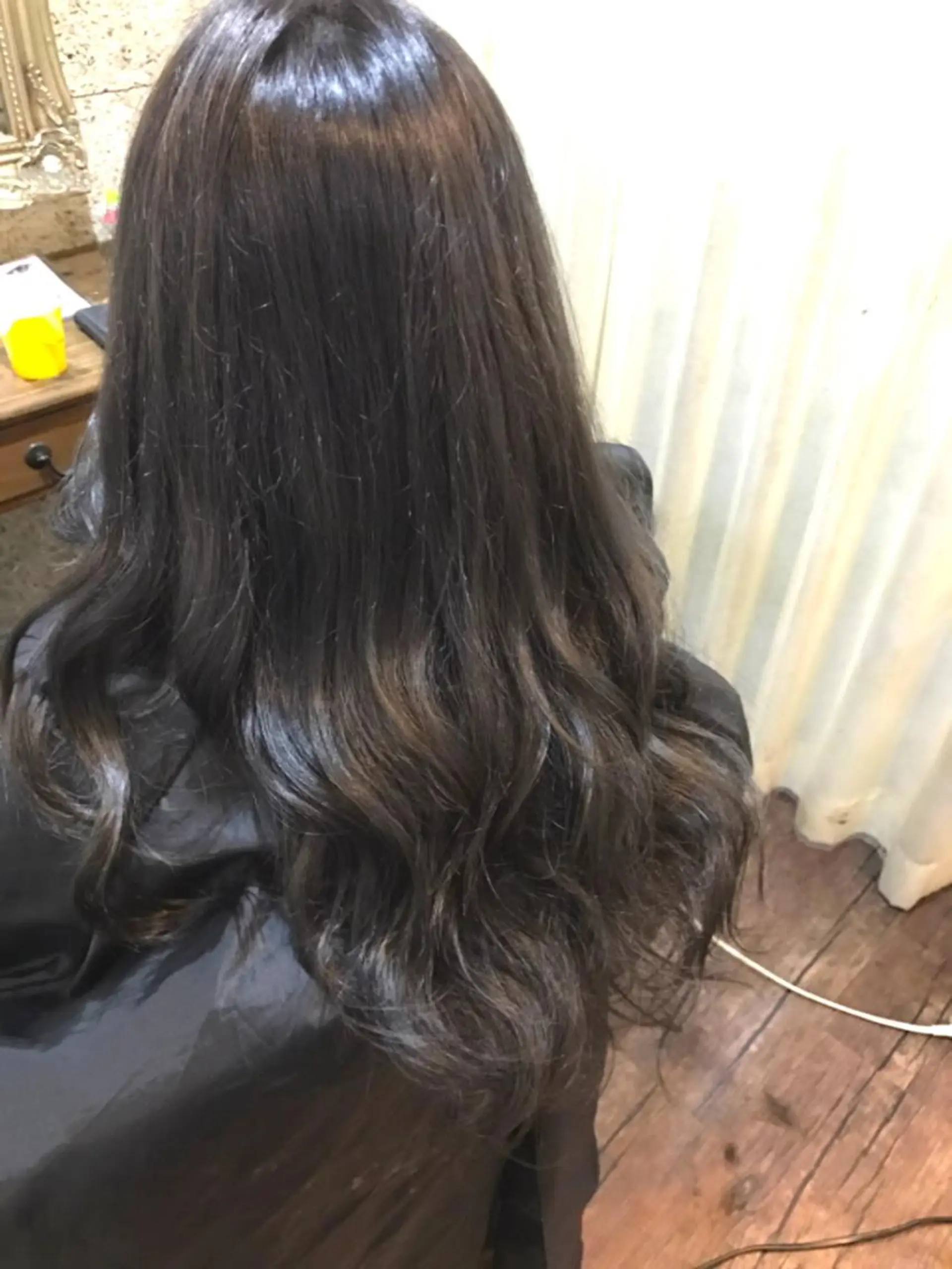 ロング カラー ブリーチ ダークグレー ダークグレージュ グレージュ Tsuyoki .のヘアスタイル